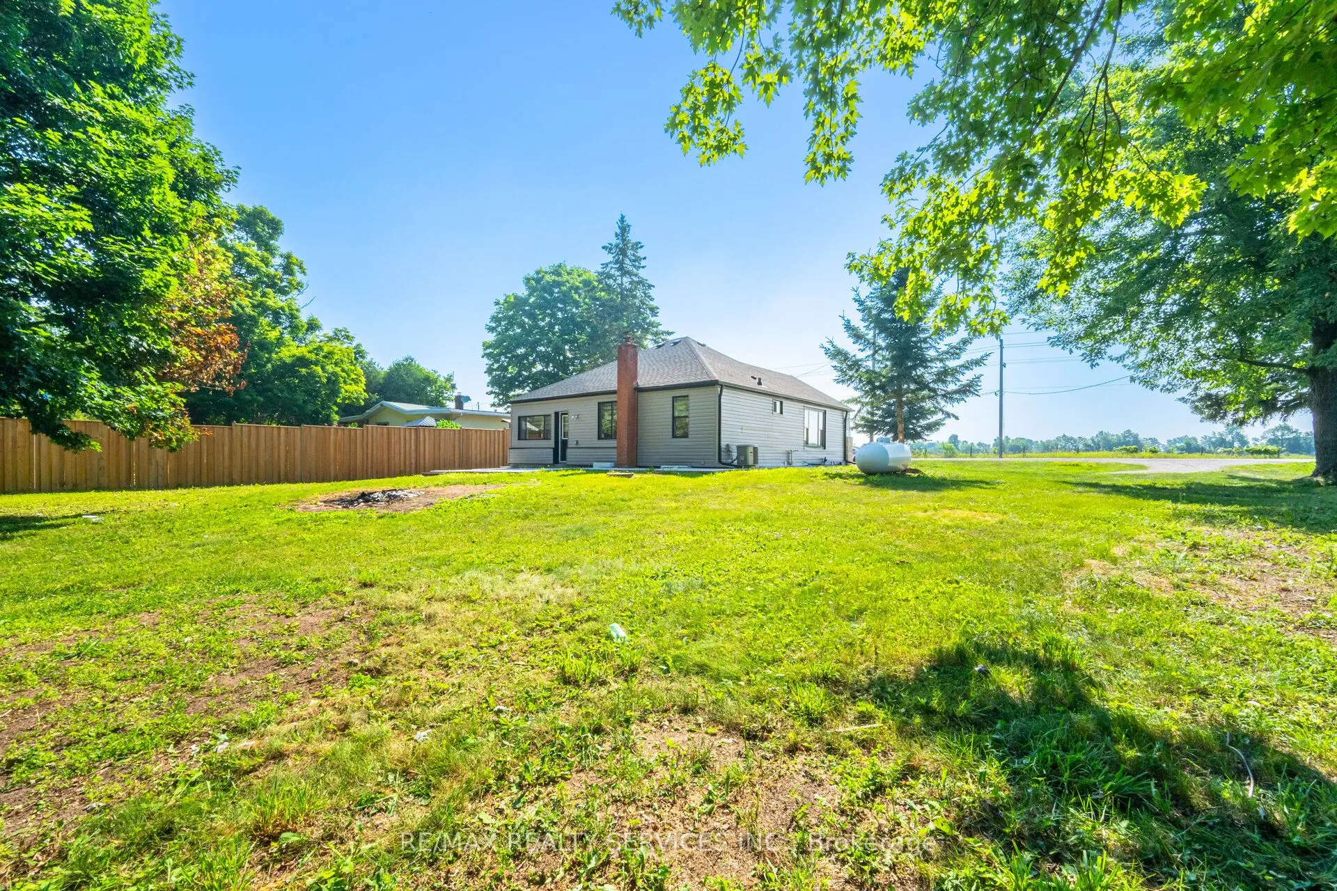 8772 Wellington 124 Road W