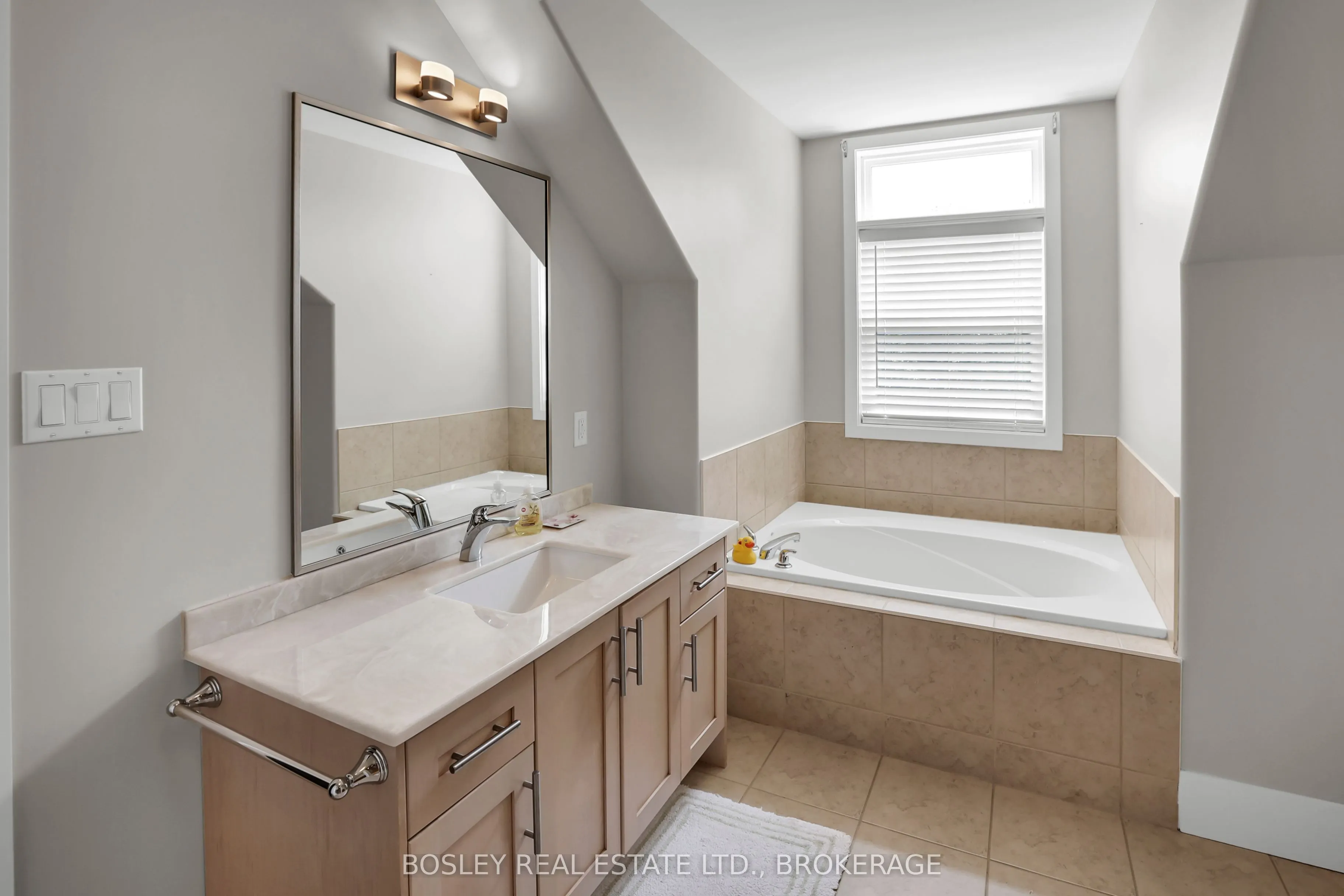 481 Victoria Street, #3
