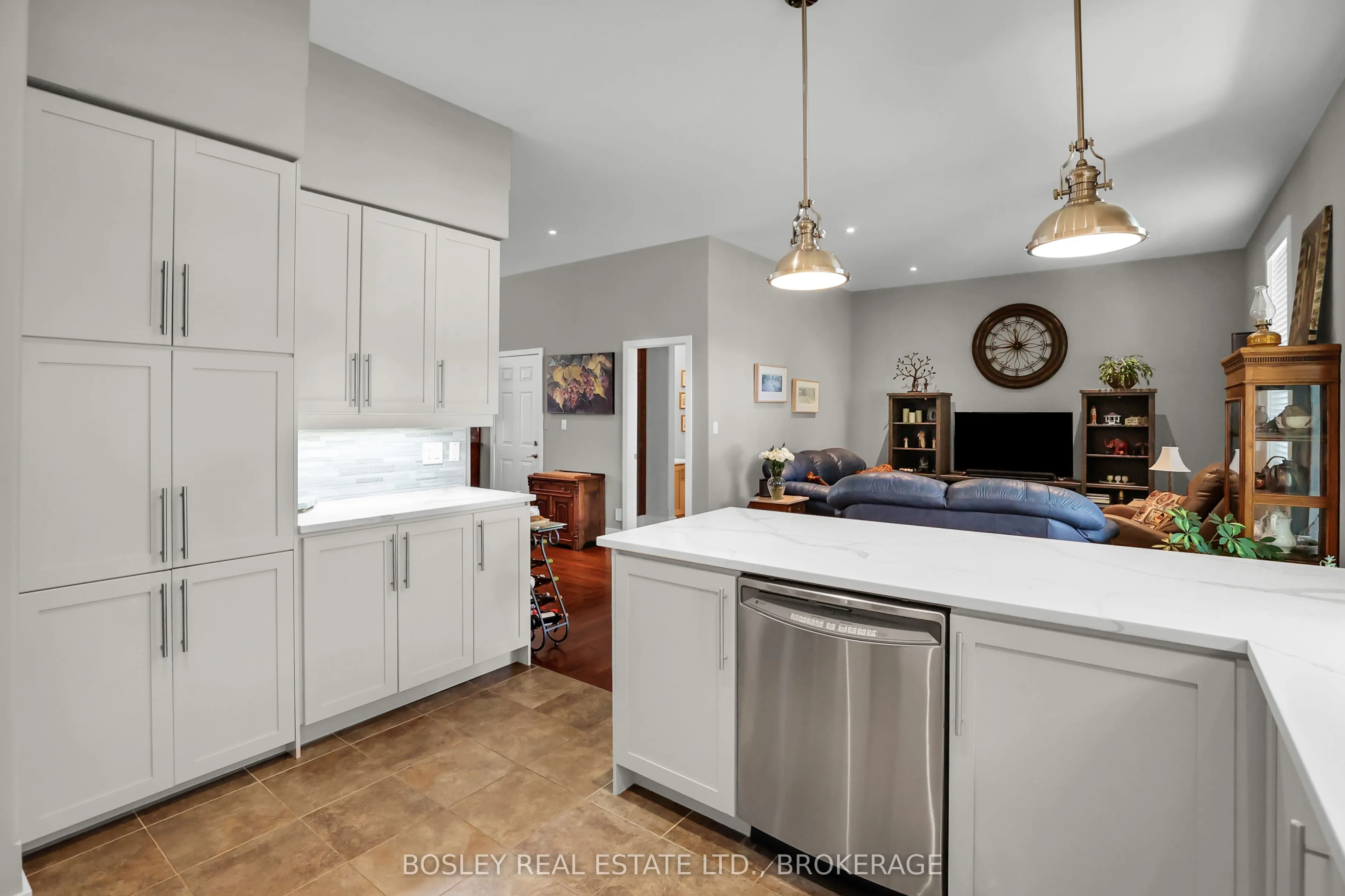 481 Victoria Street, #3