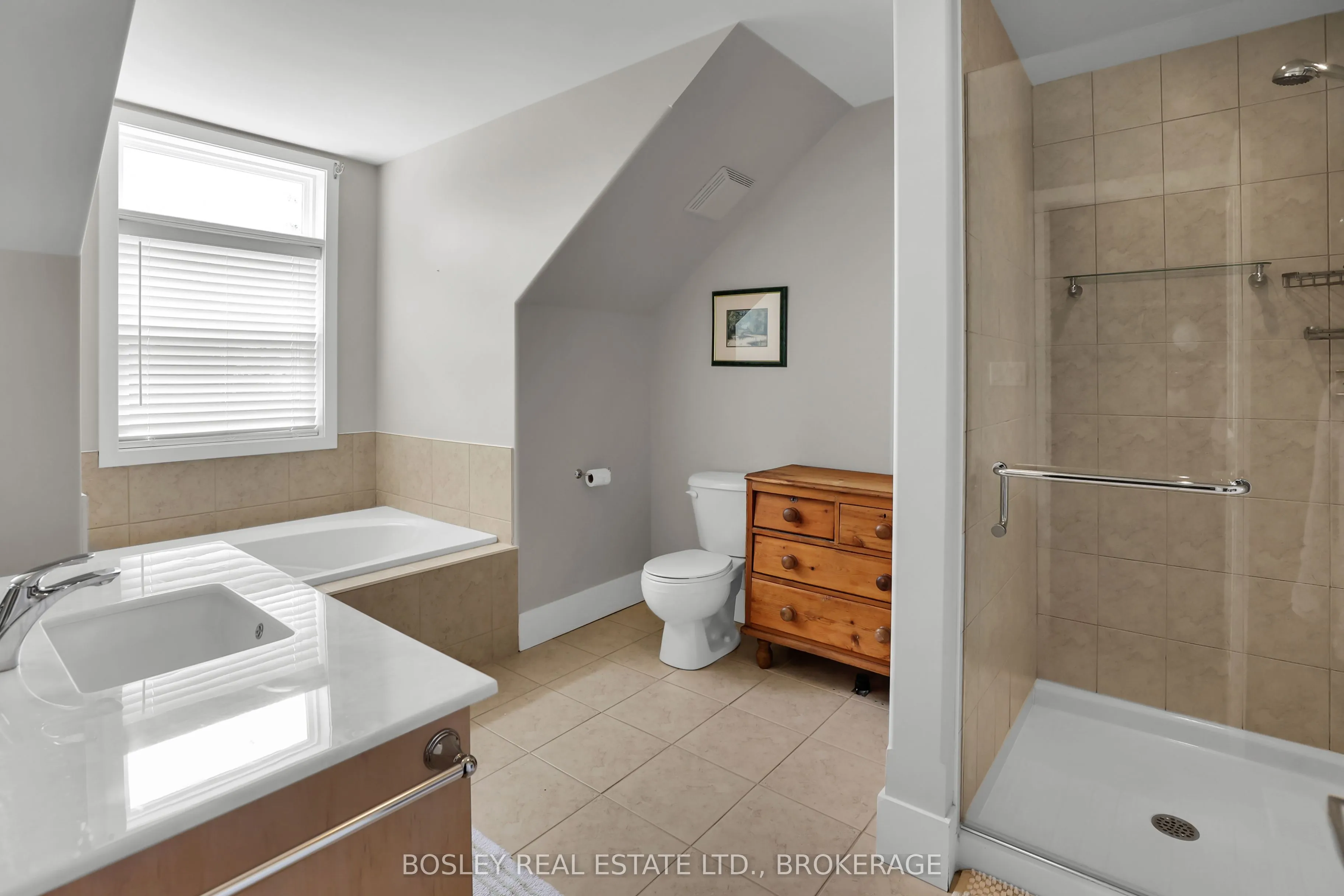 481 Victoria Street, #3