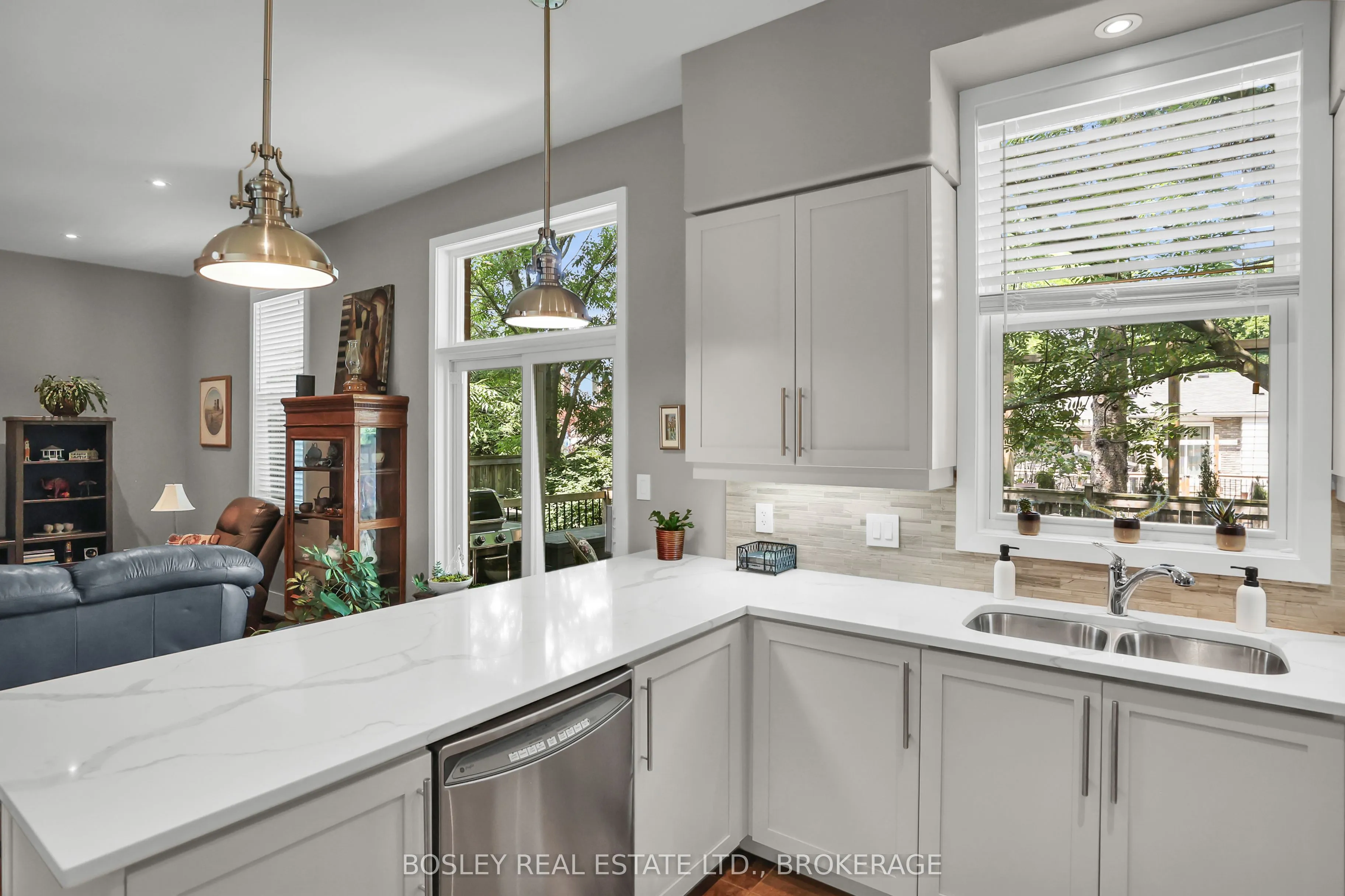 481 Victoria Street, #3