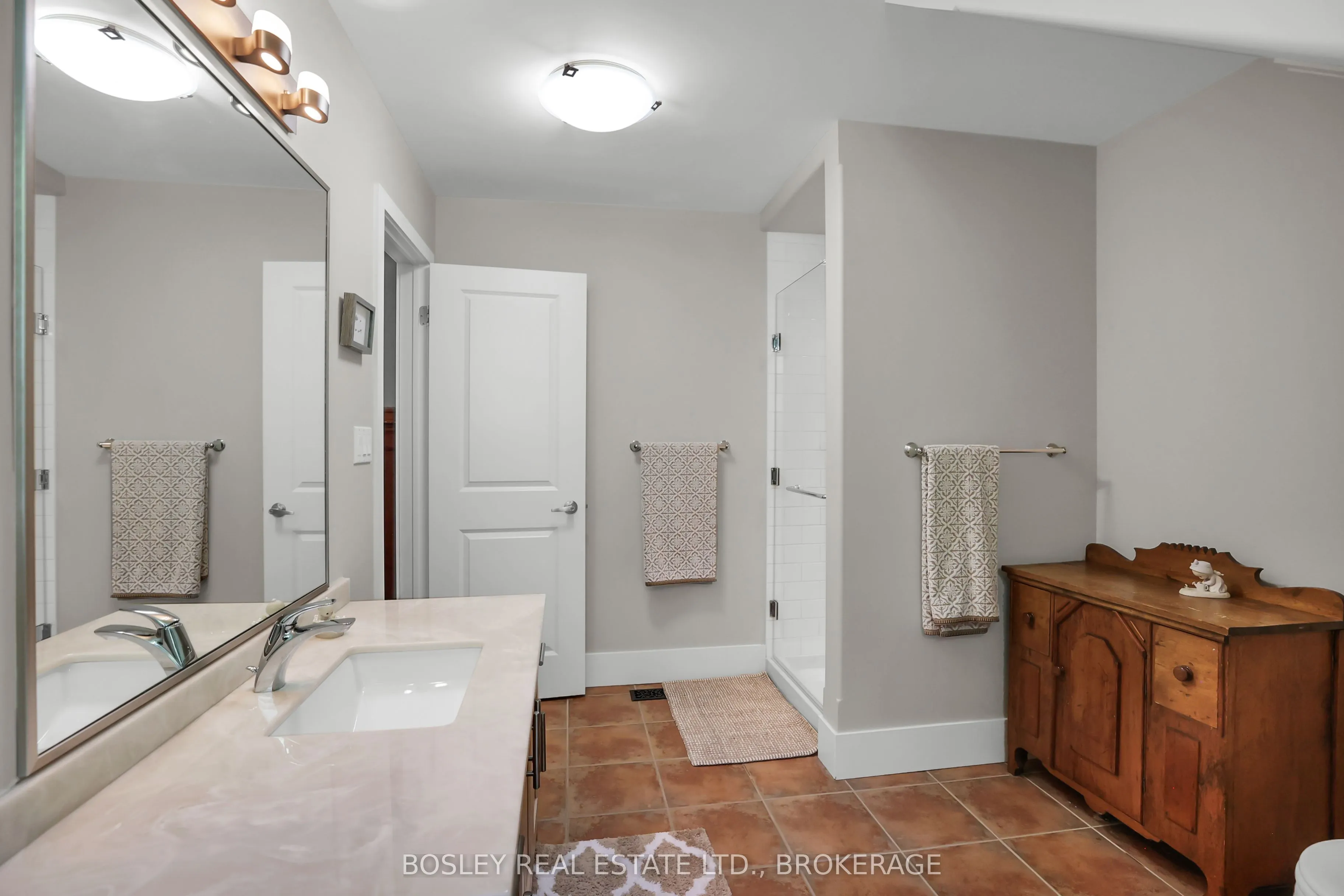 481 Victoria Street, #3