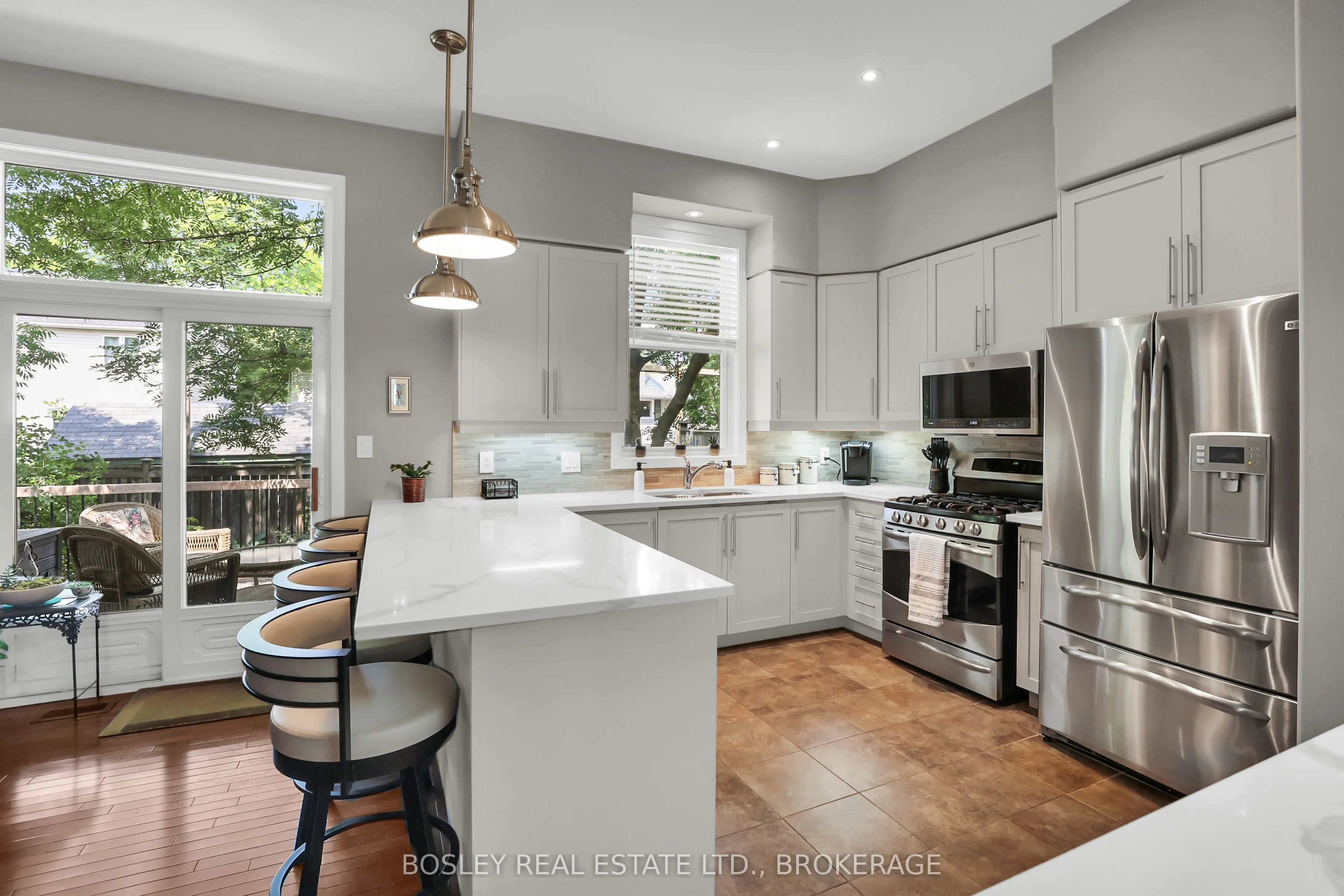 481 Victoria Street, #3