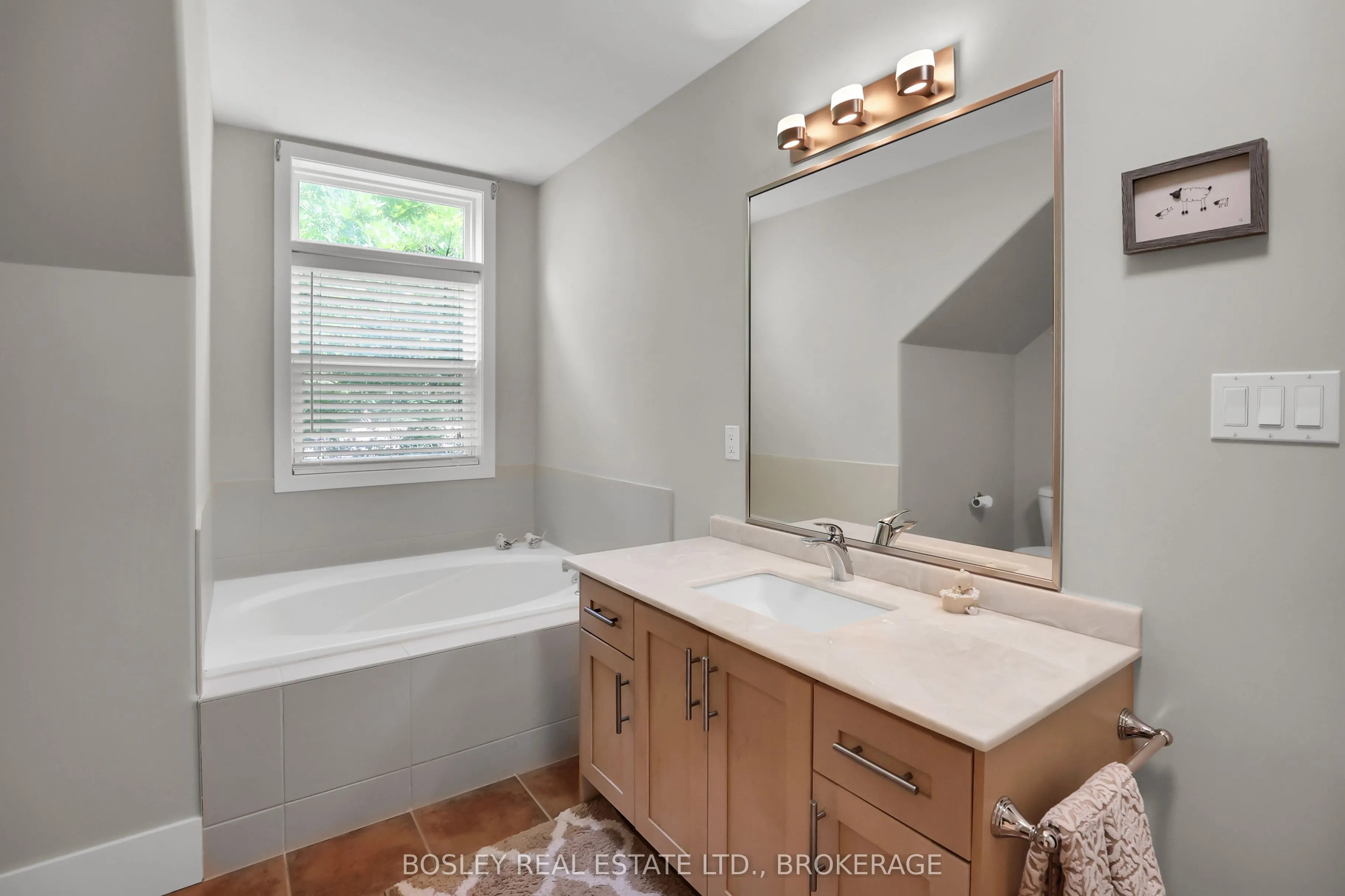 481 Victoria Street, #3