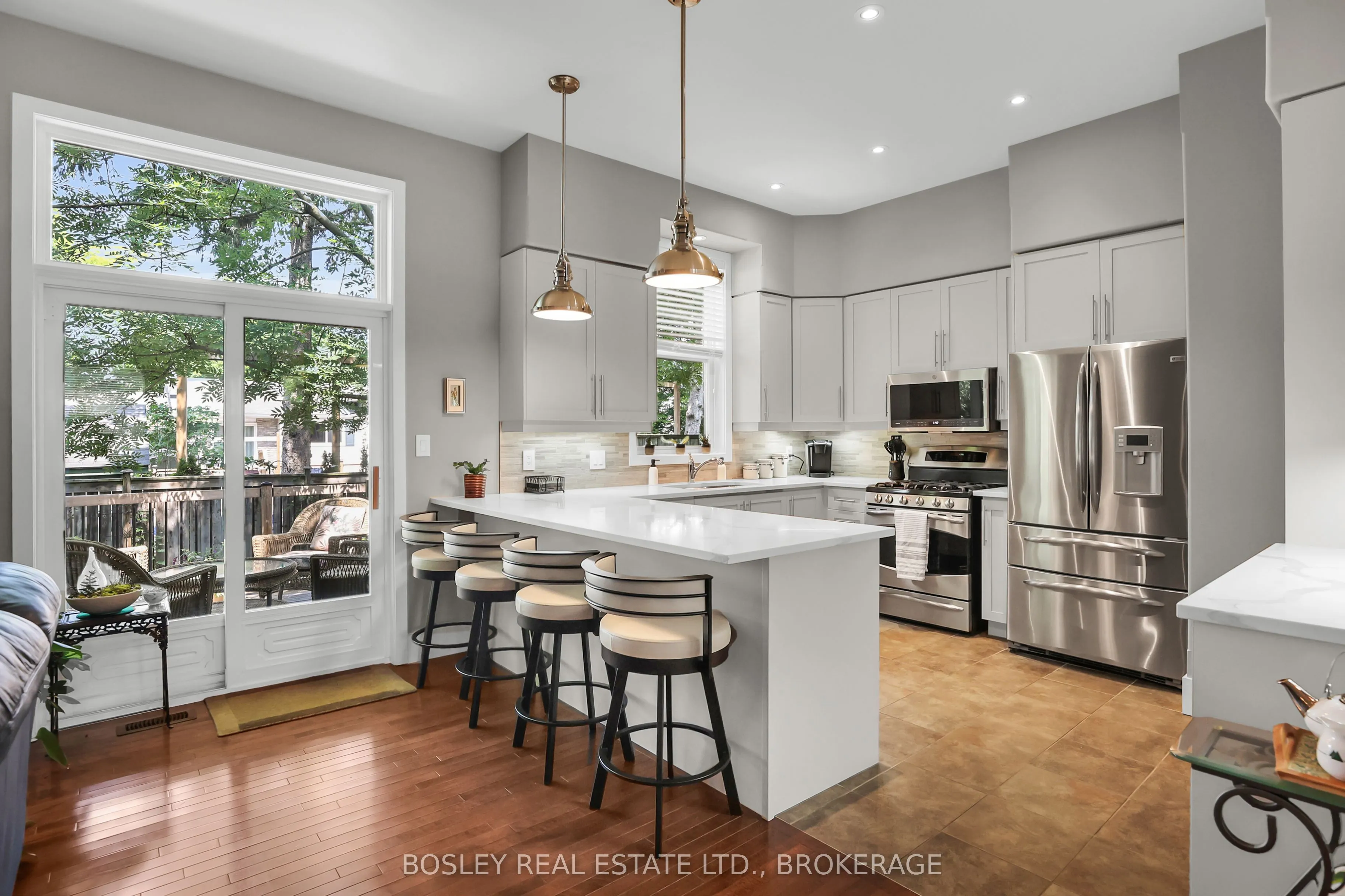 481 Victoria Street, #3