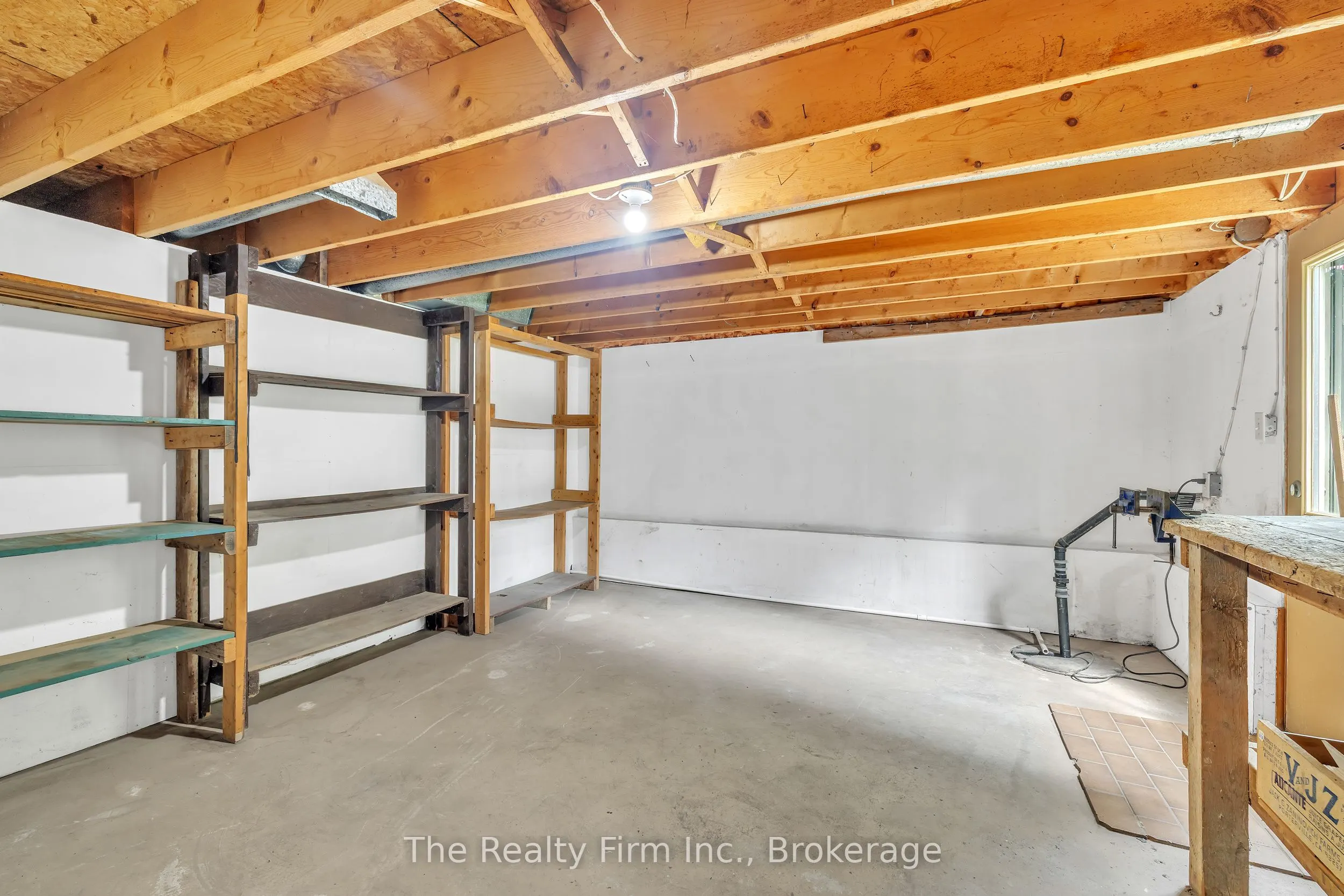 319 Robinson Street
