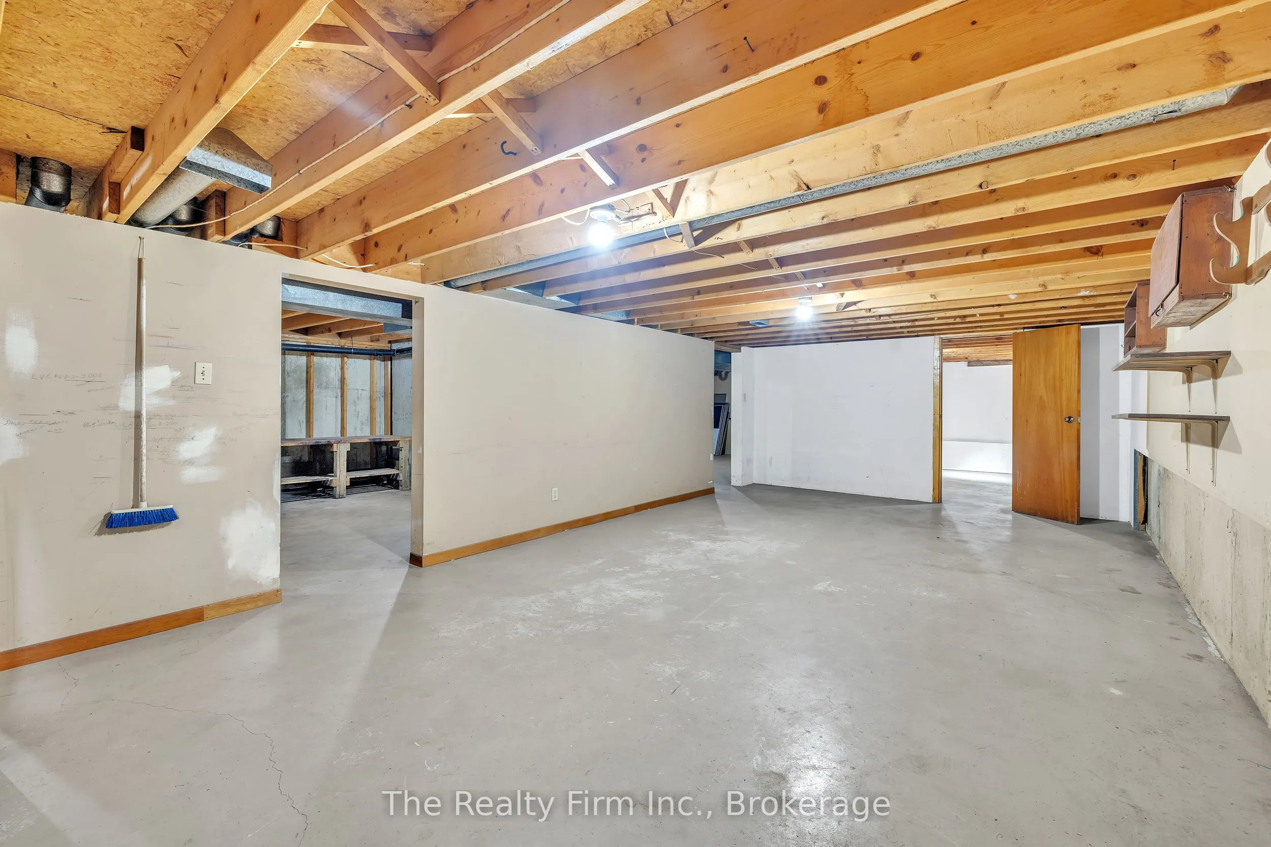 319 Robinson Street
