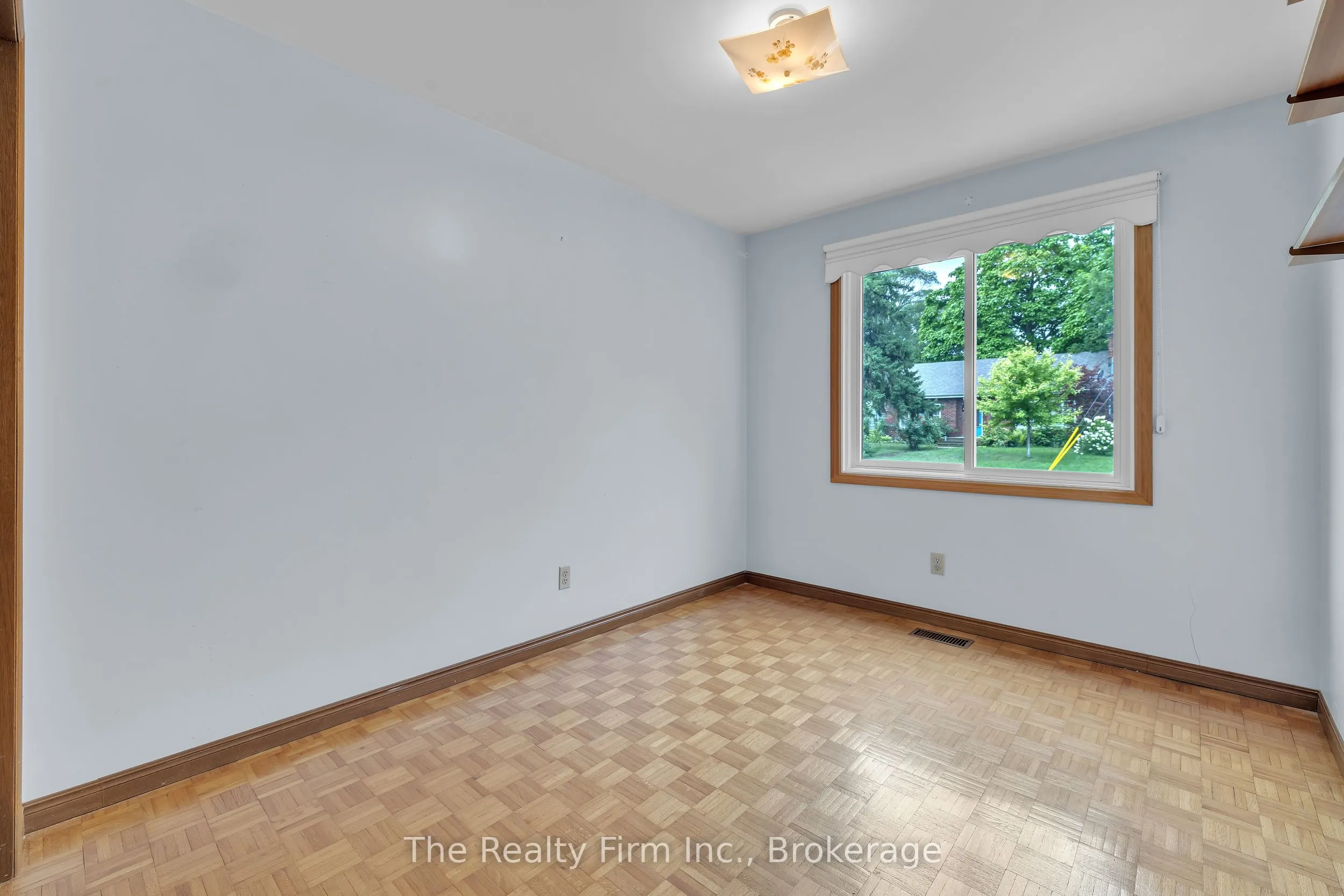 319 Robinson Street