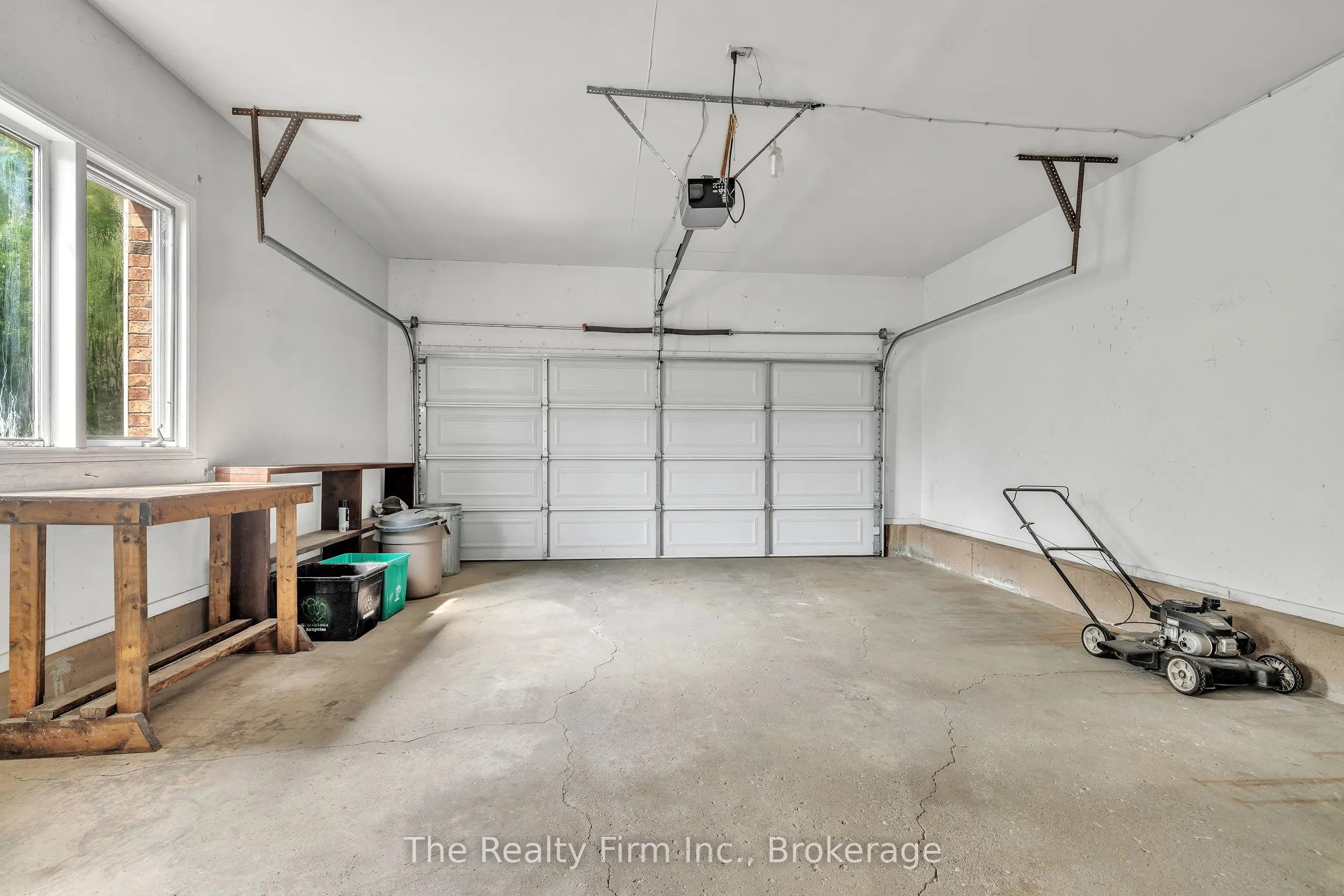 319 Robinson Street