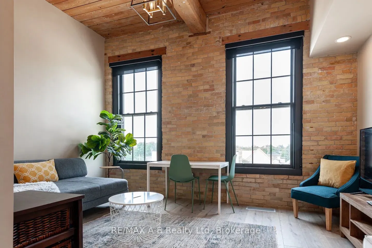 245 Downie Street, #208