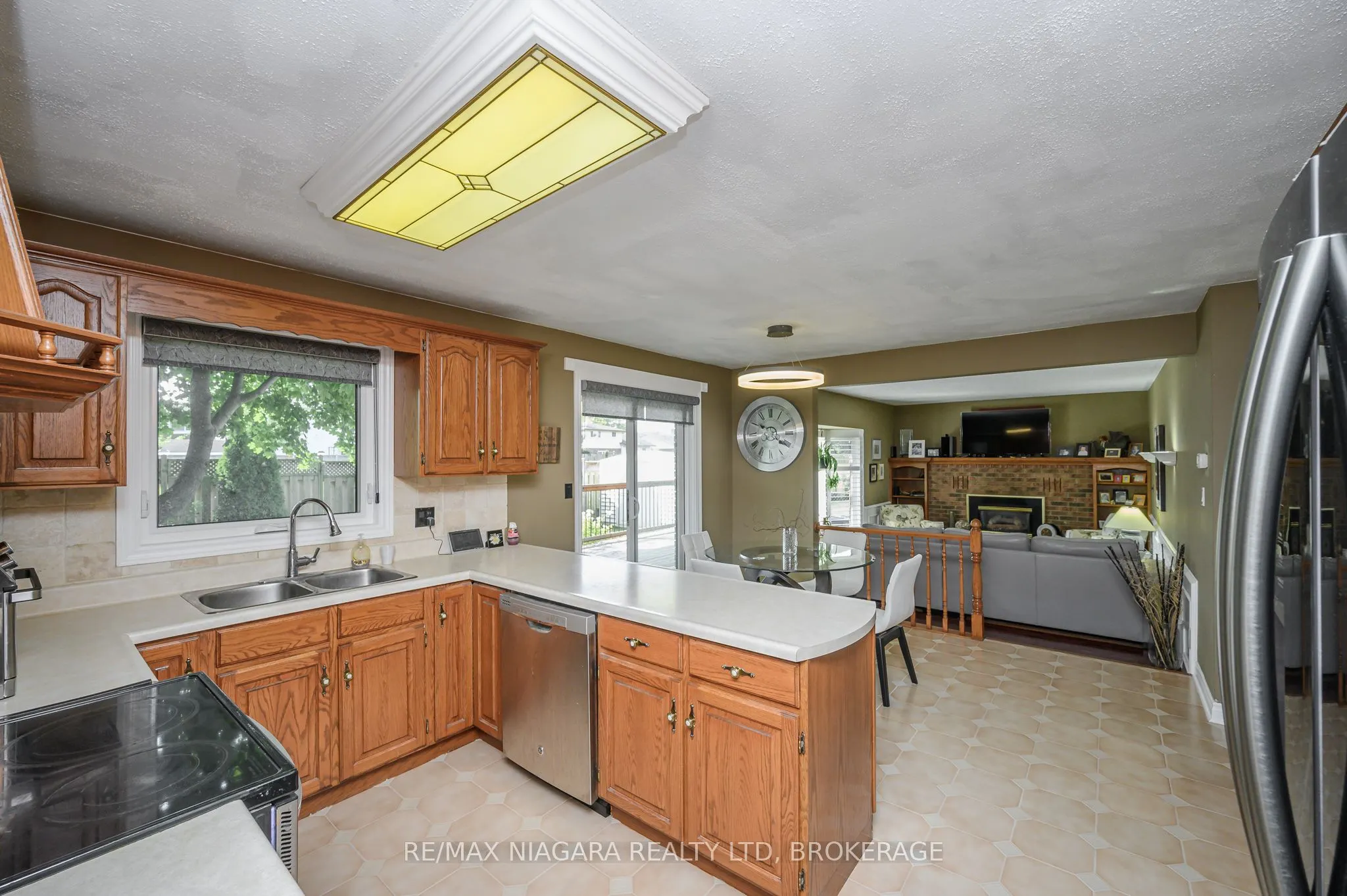 7102 Burbank Crescent