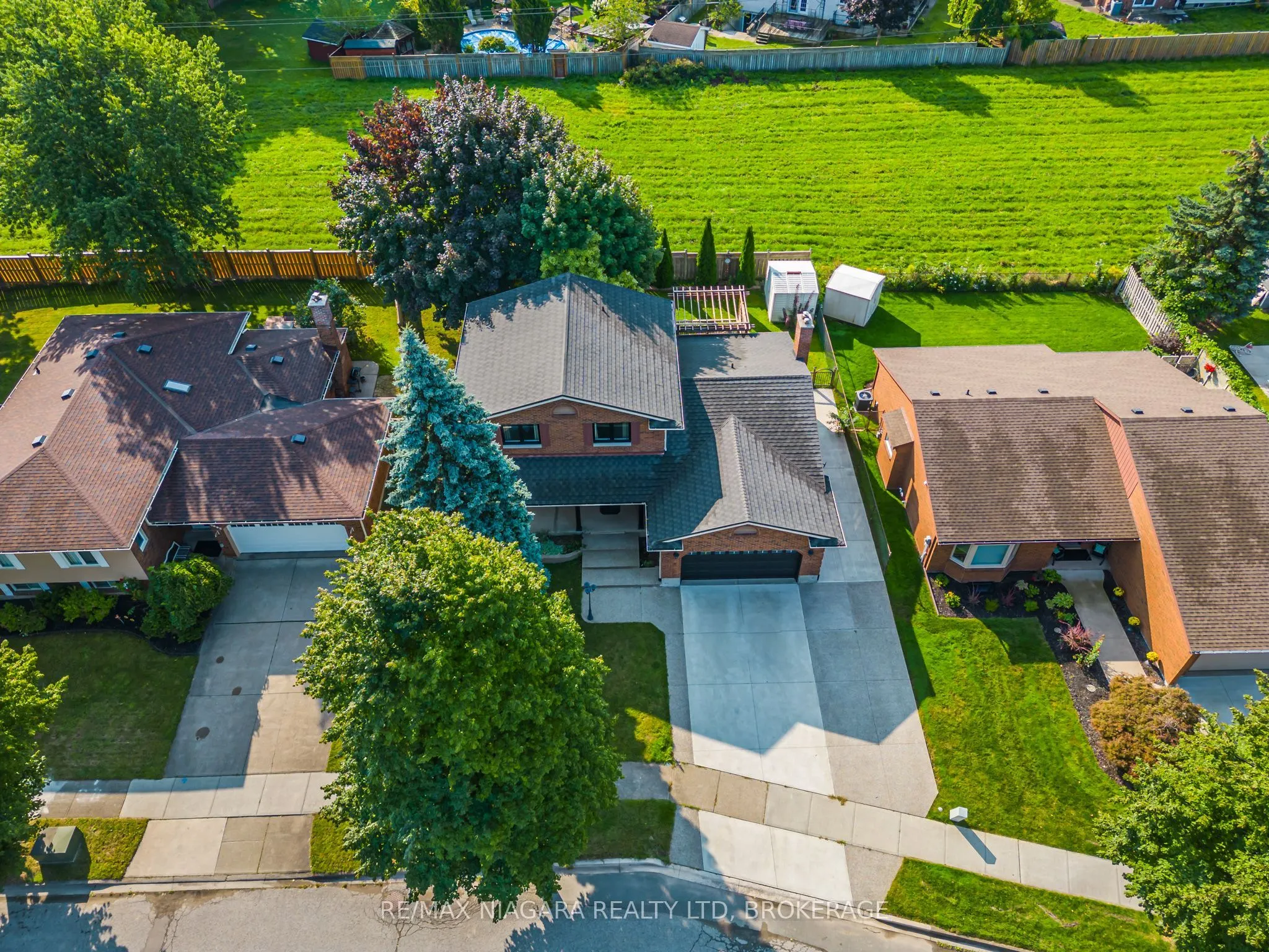 7102 Burbank Crescent