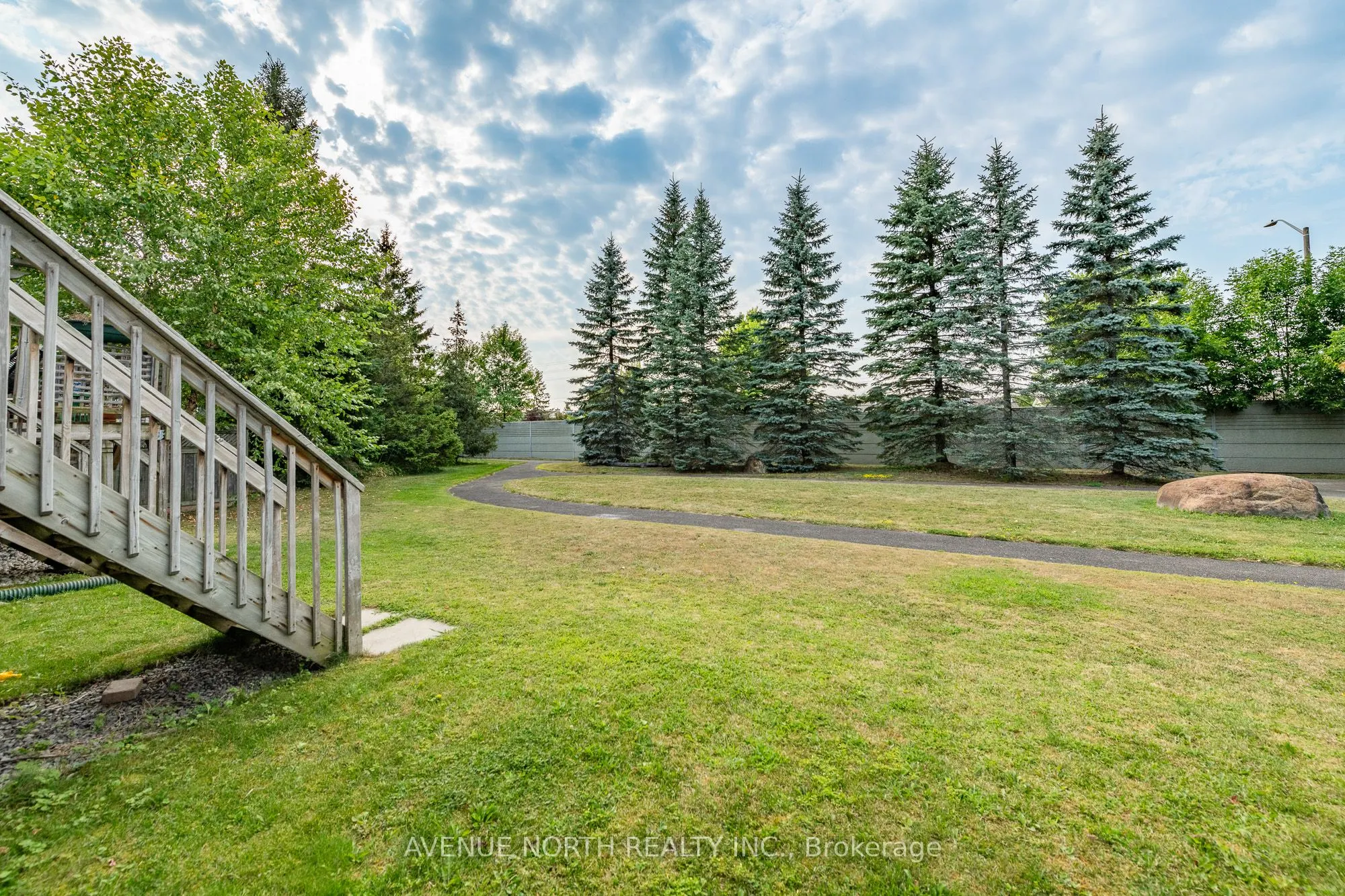 225 GLADEVIEW Private