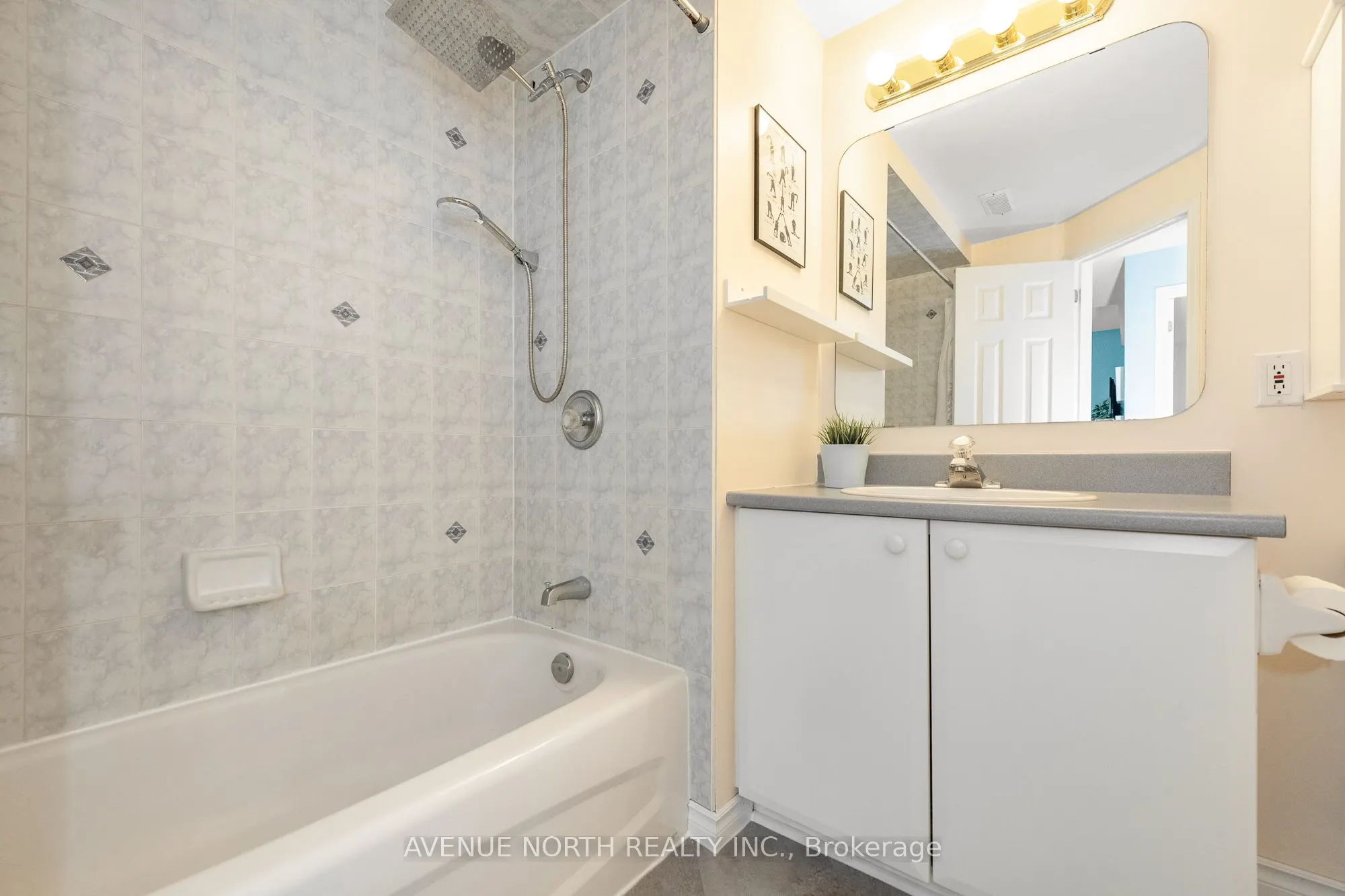 225 GLADEVIEW Private