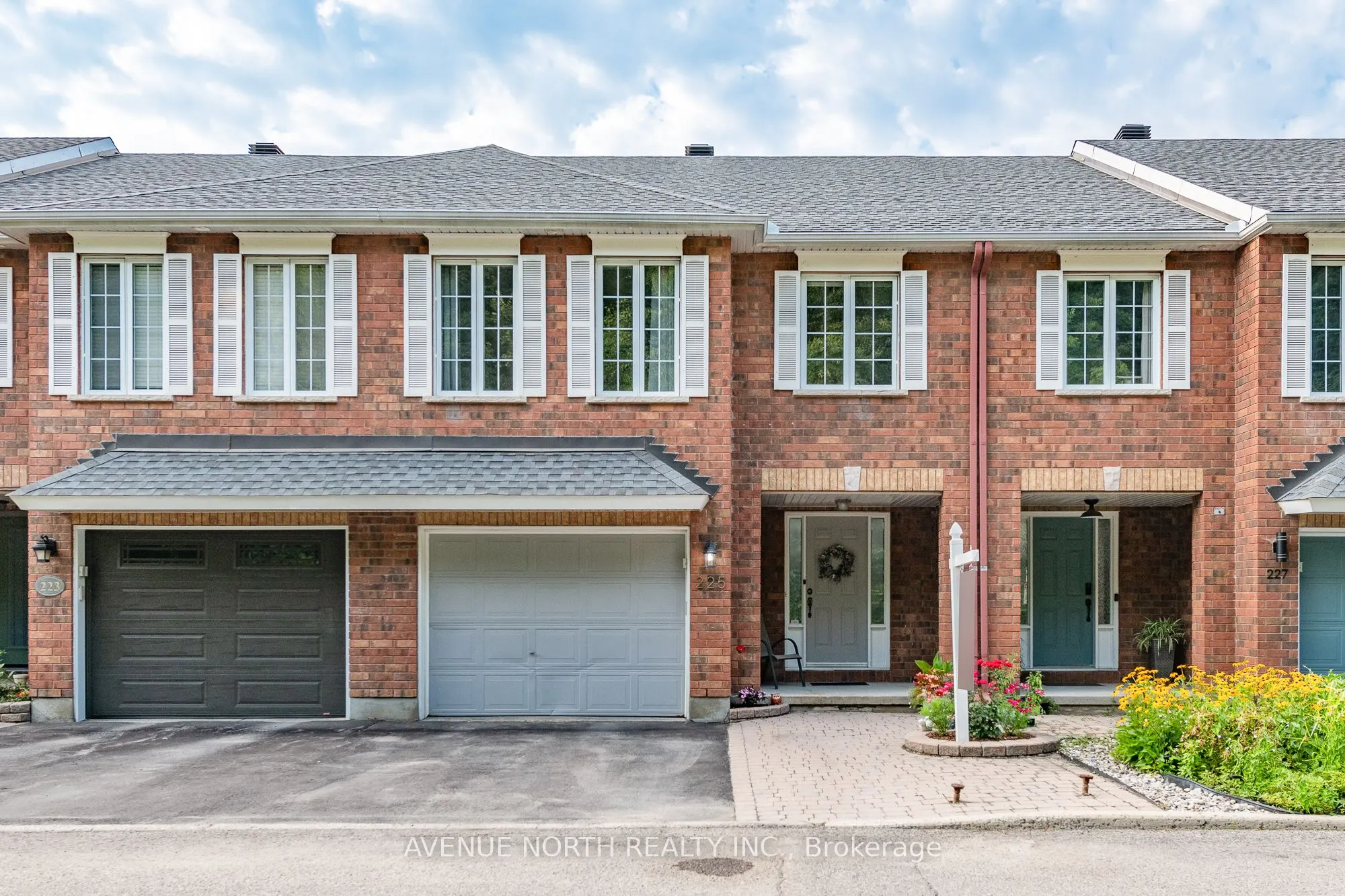 225 GLADEVIEW Private