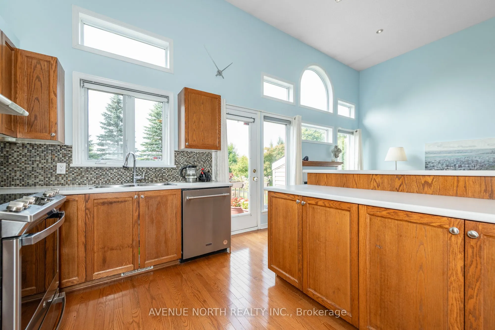 225 GLADEVIEW Private