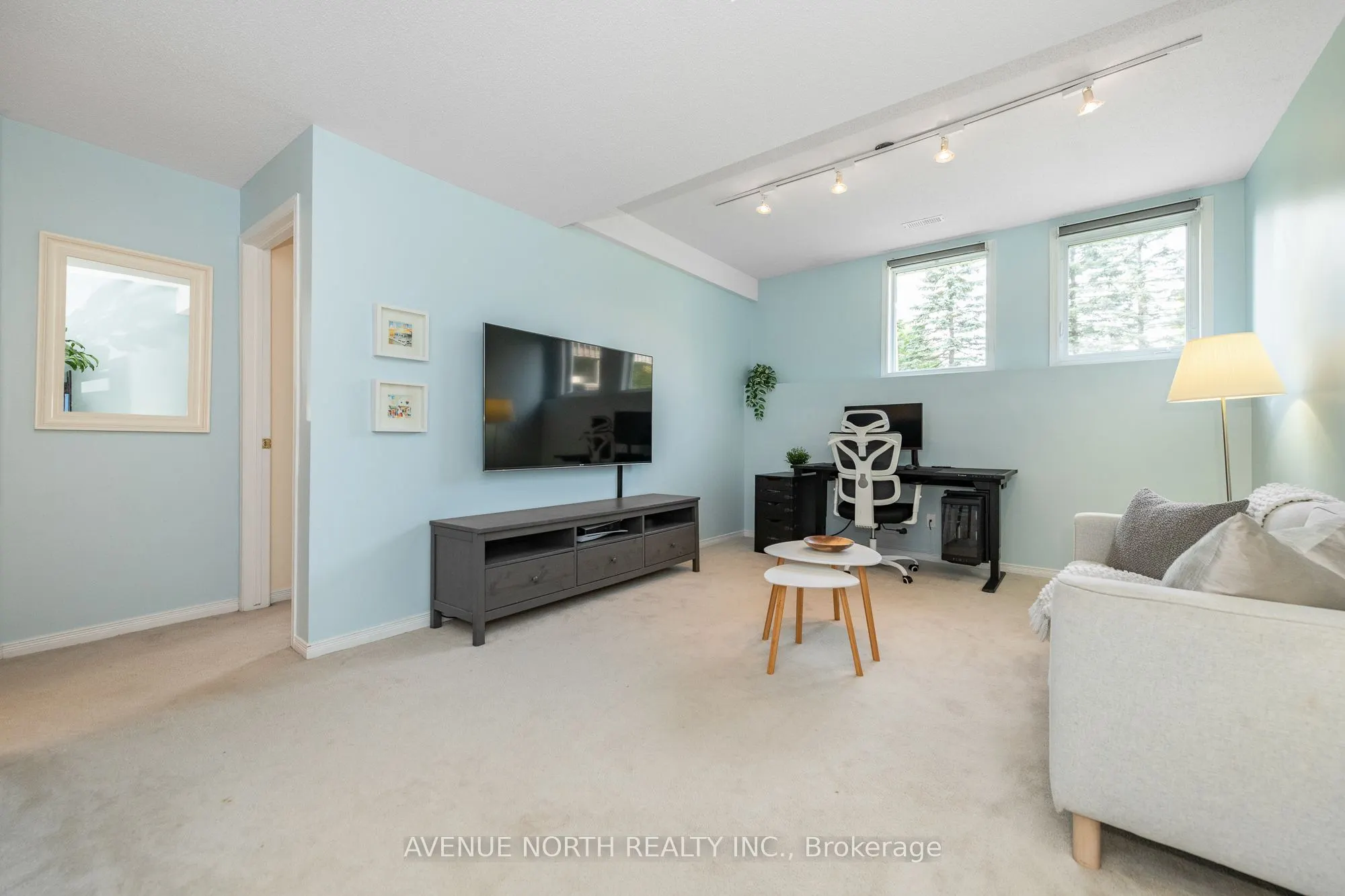 225 GLADEVIEW Private
