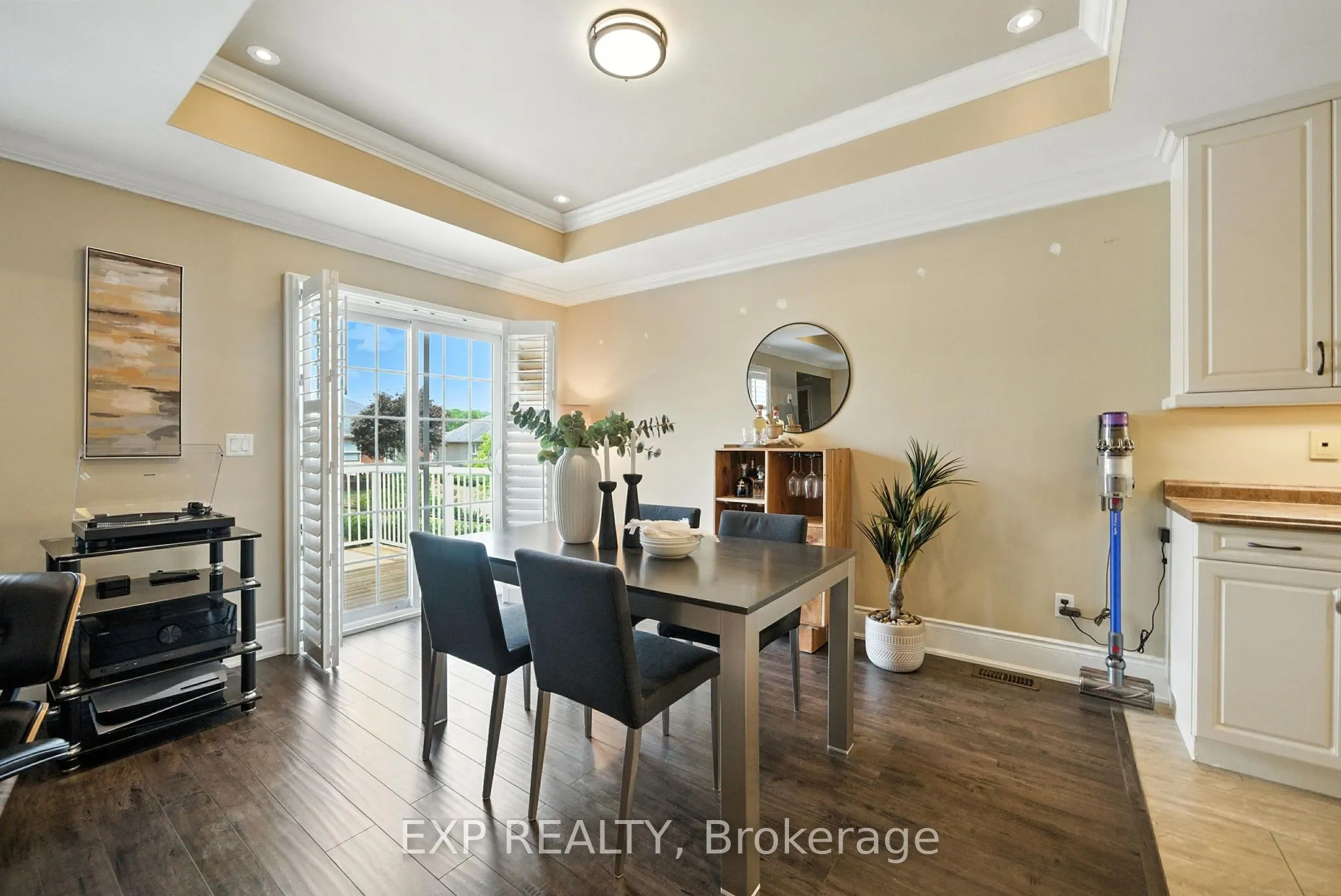 6 Cortland Way