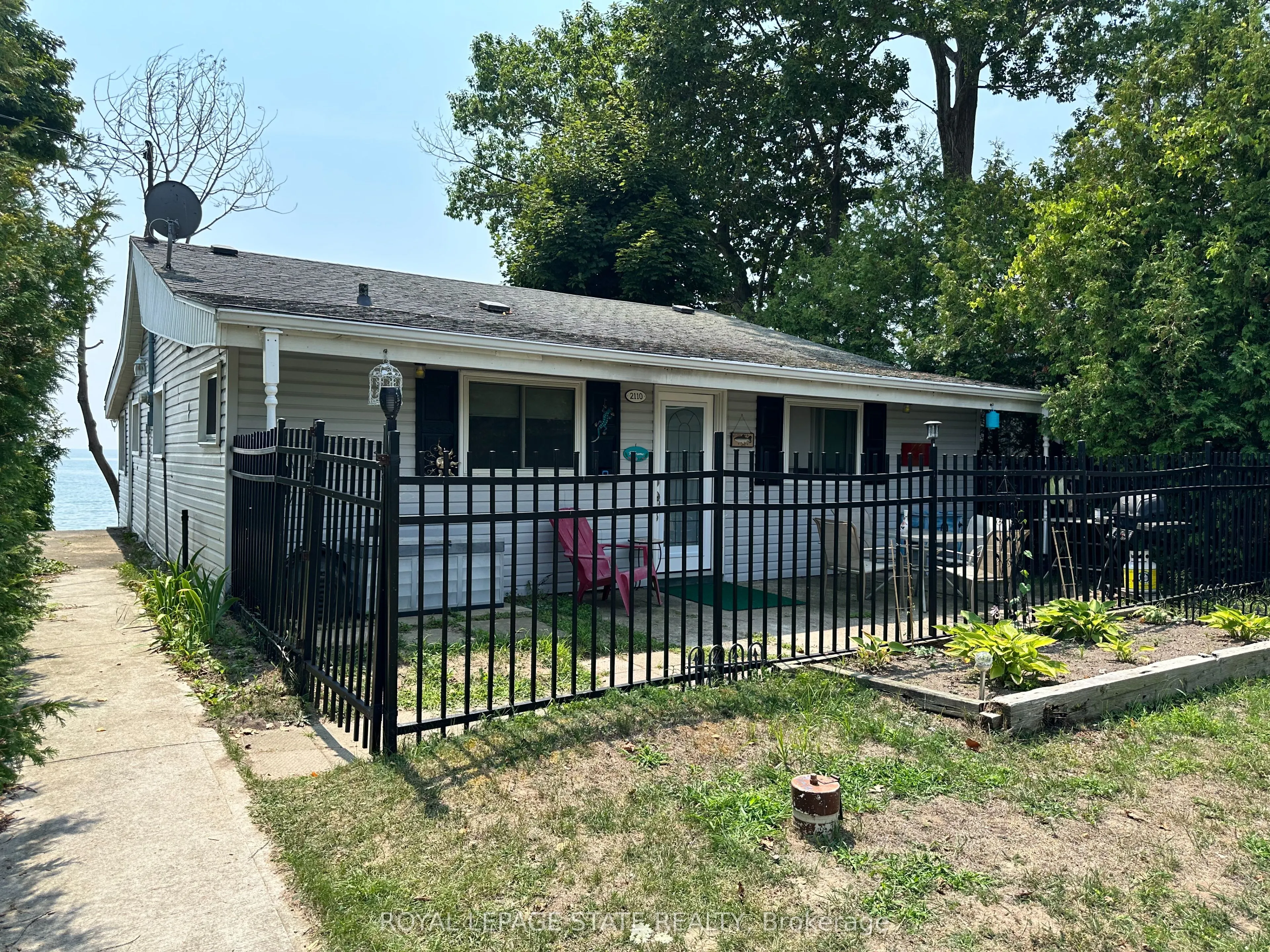 2110 Lakeshore Road