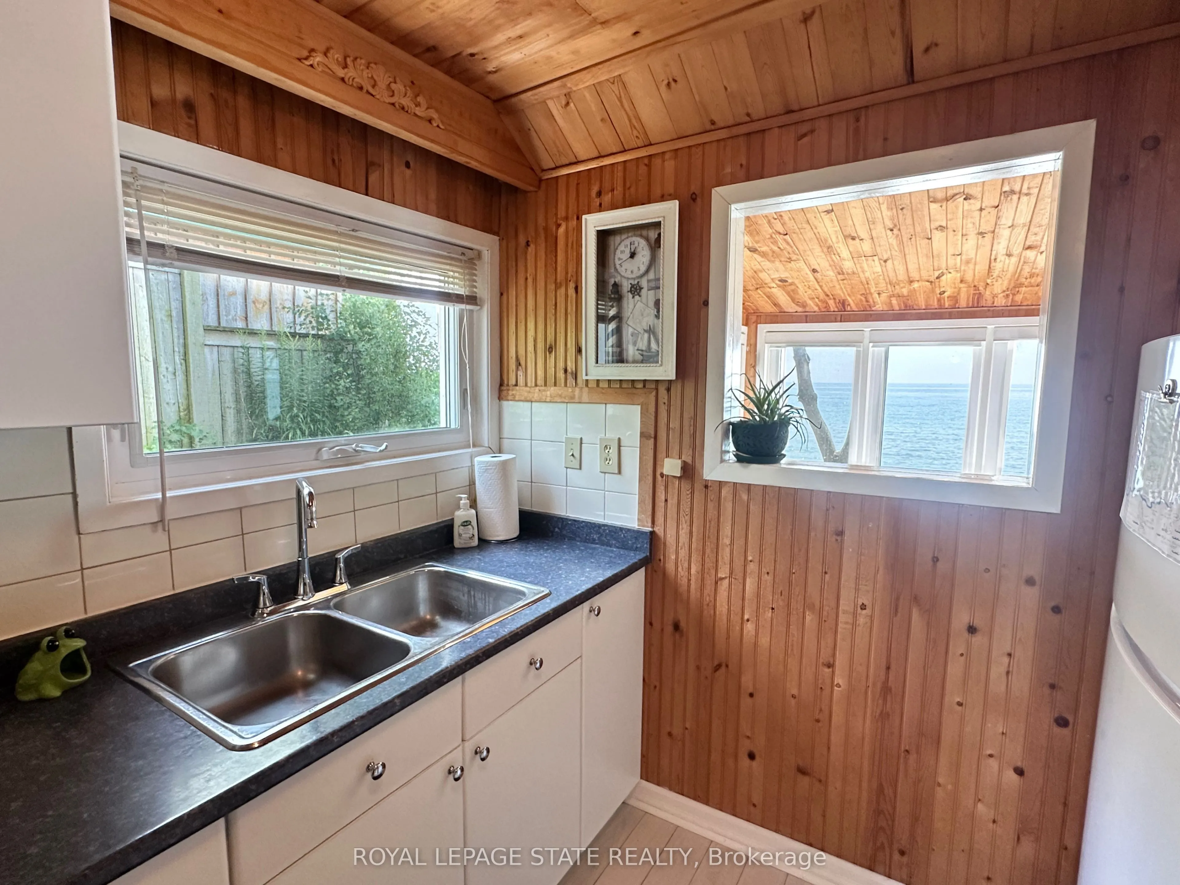 2110 Lakeshore Road