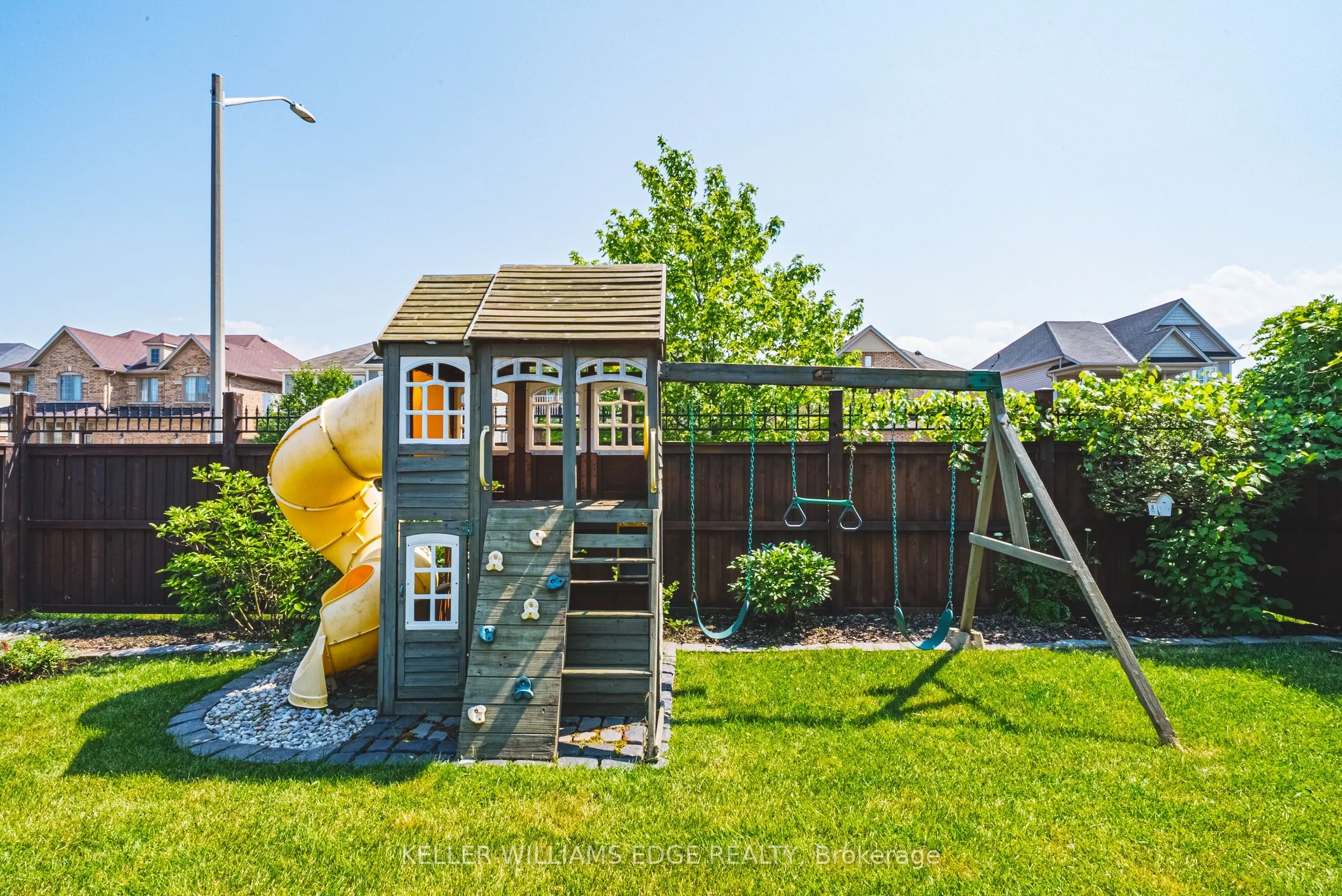 8788 Dogwood Crescent