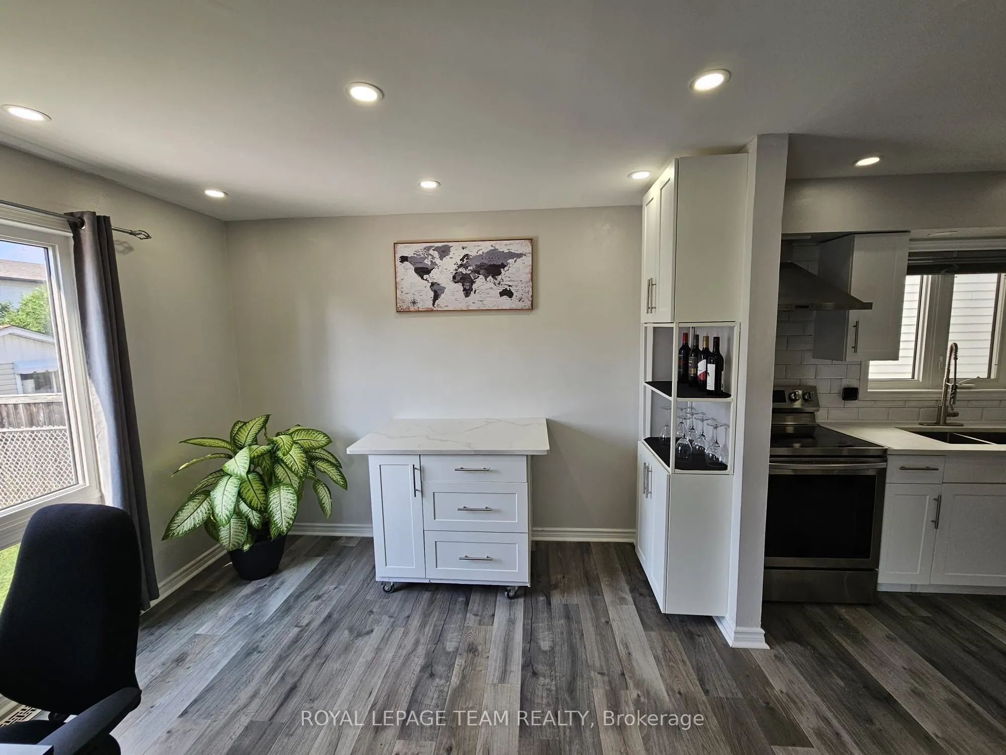 1891 Longman Crescent