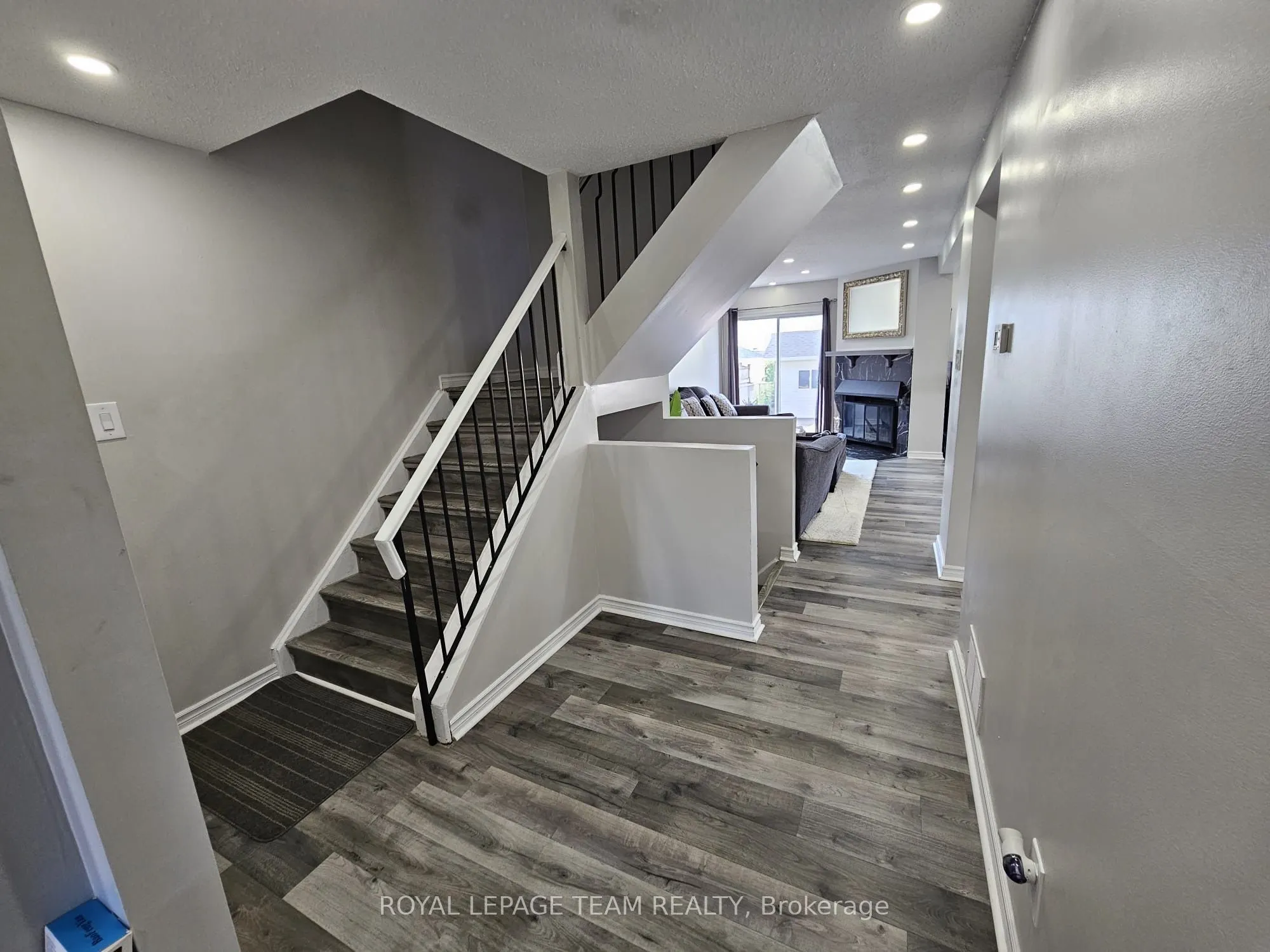 1891 Longman Crescent