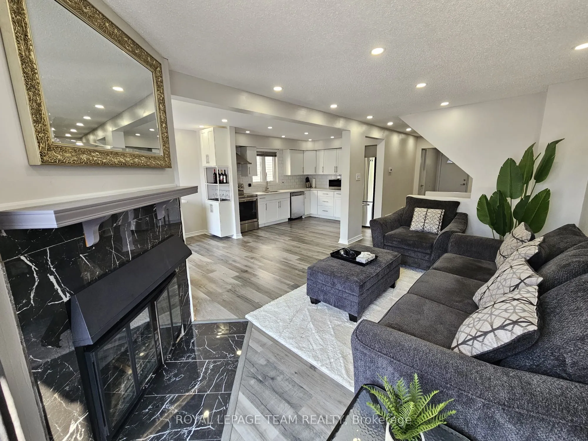 1891 Longman Crescent