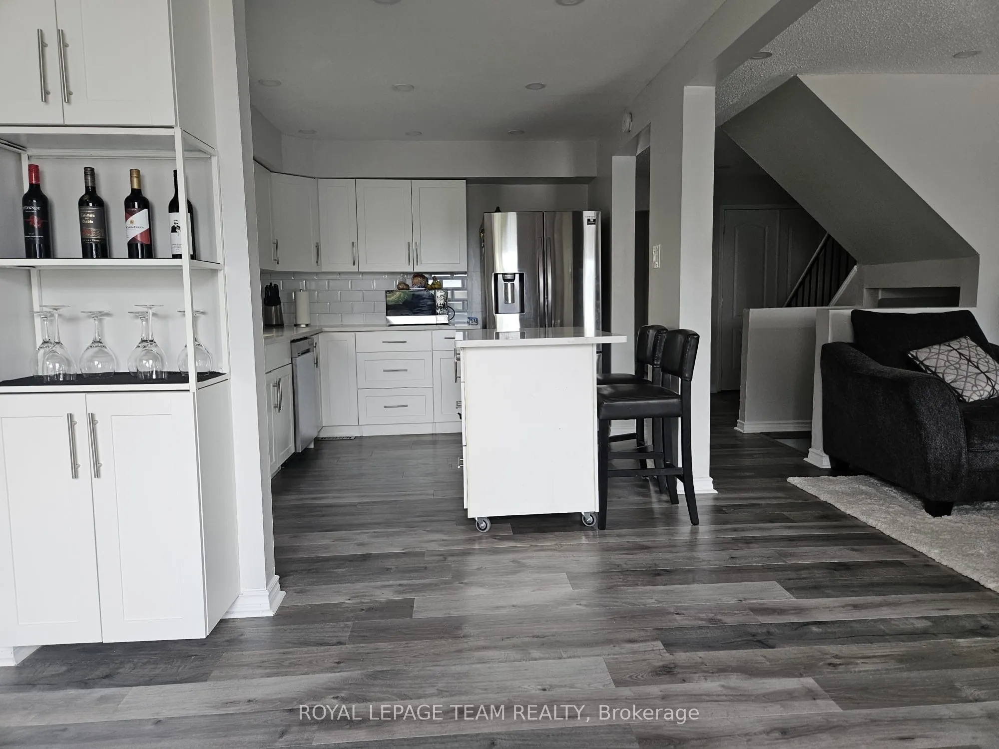 1891 Longman Crescent