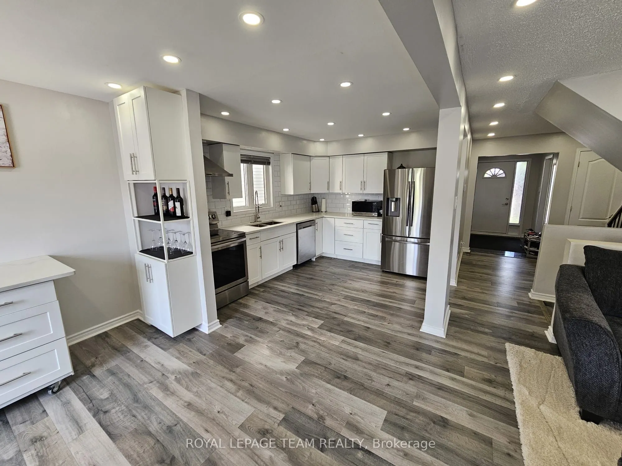 1891 Longman Crescent