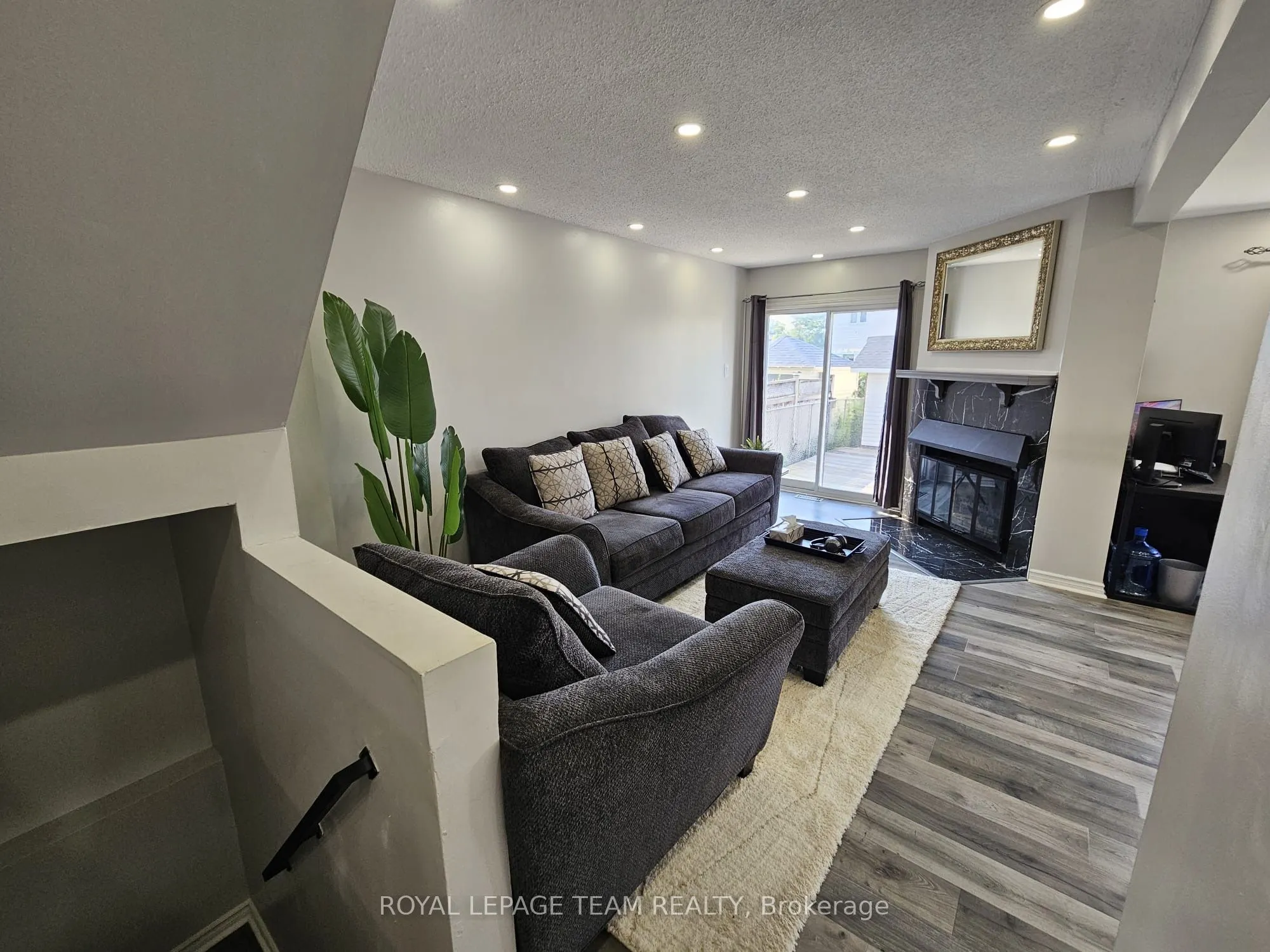 1891 Longman Crescent