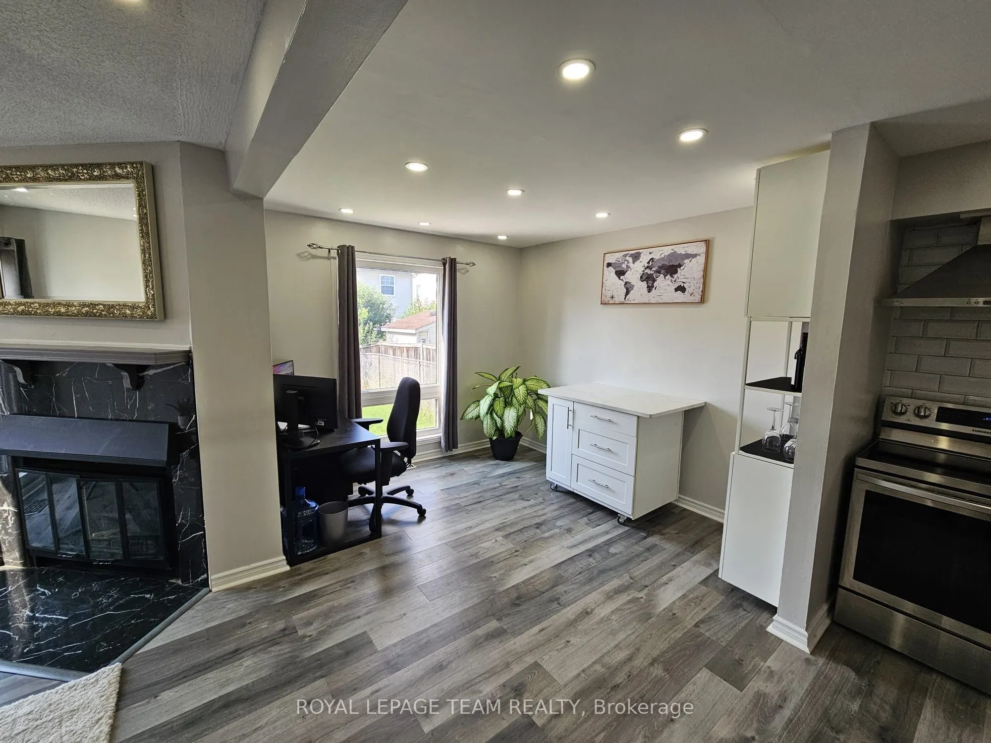 1891 Longman Crescent