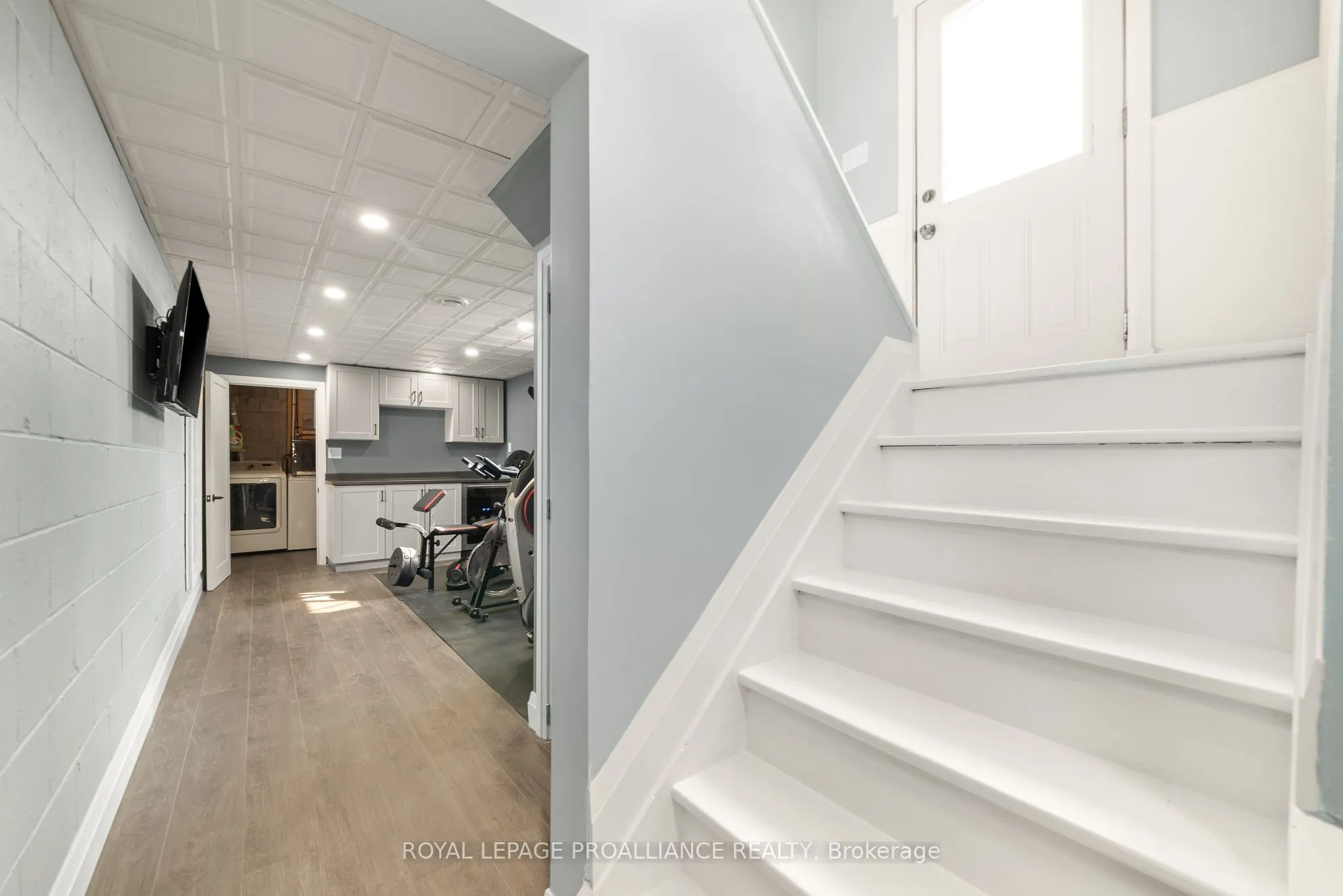 206 ELMWOOD Drive