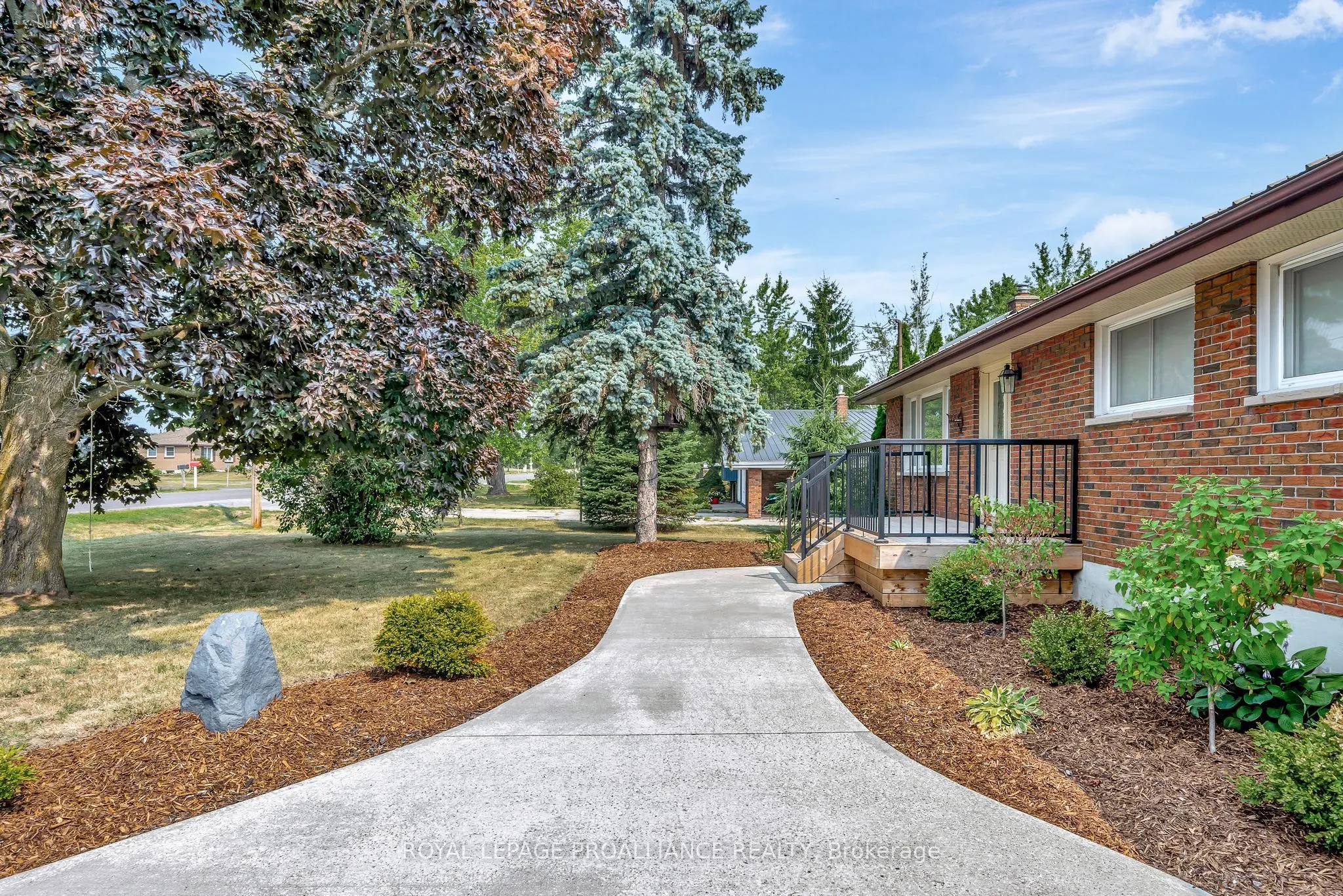 206 ELMWOOD Drive