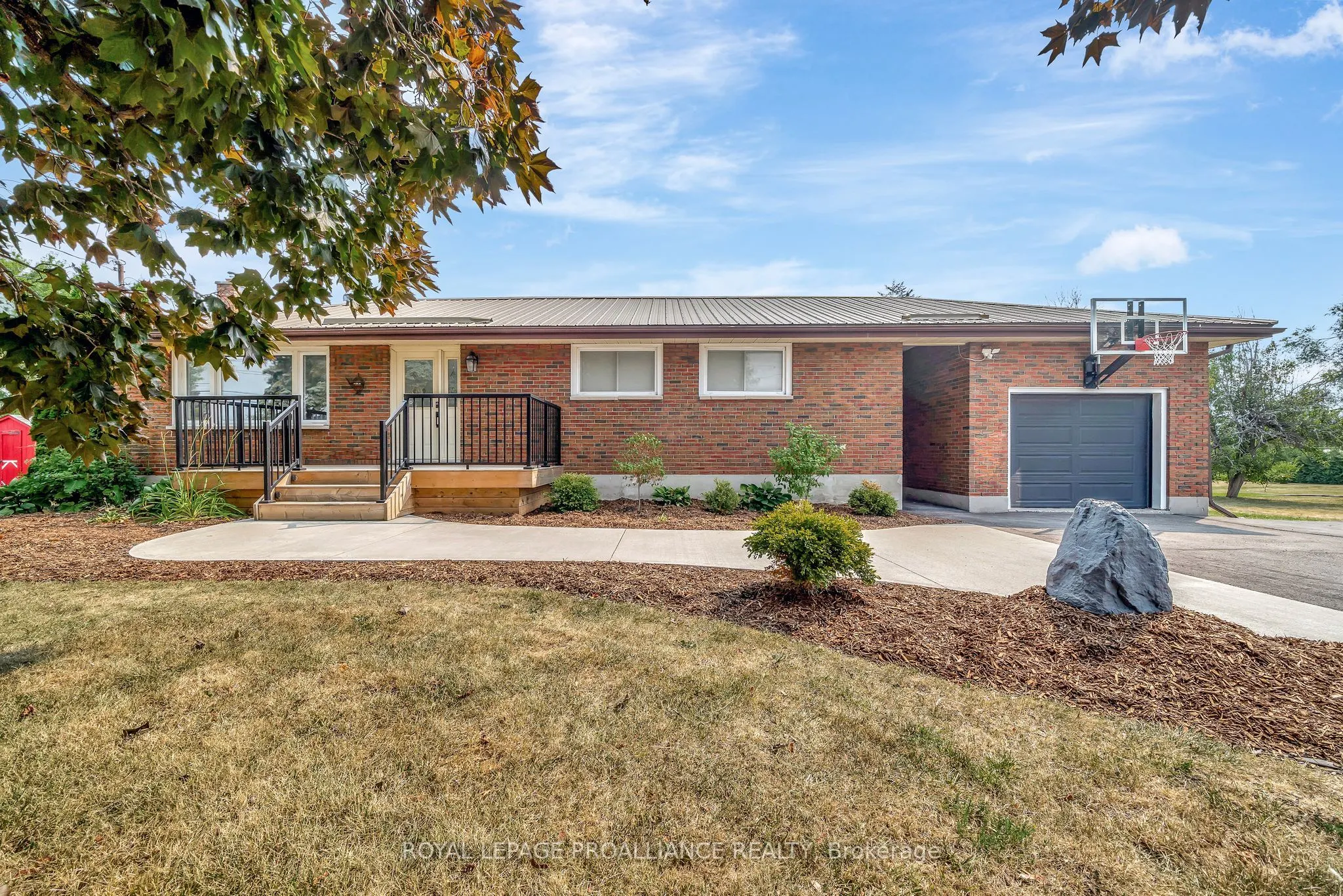 206 ELMWOOD Drive