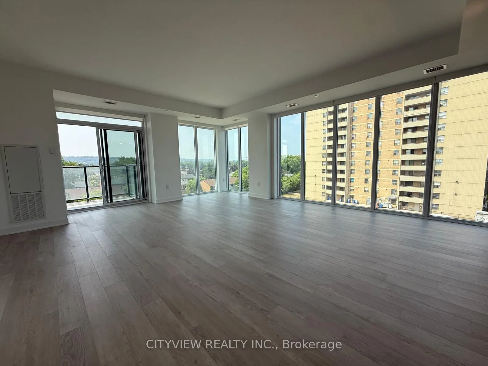 2782 Barton Street E, #406