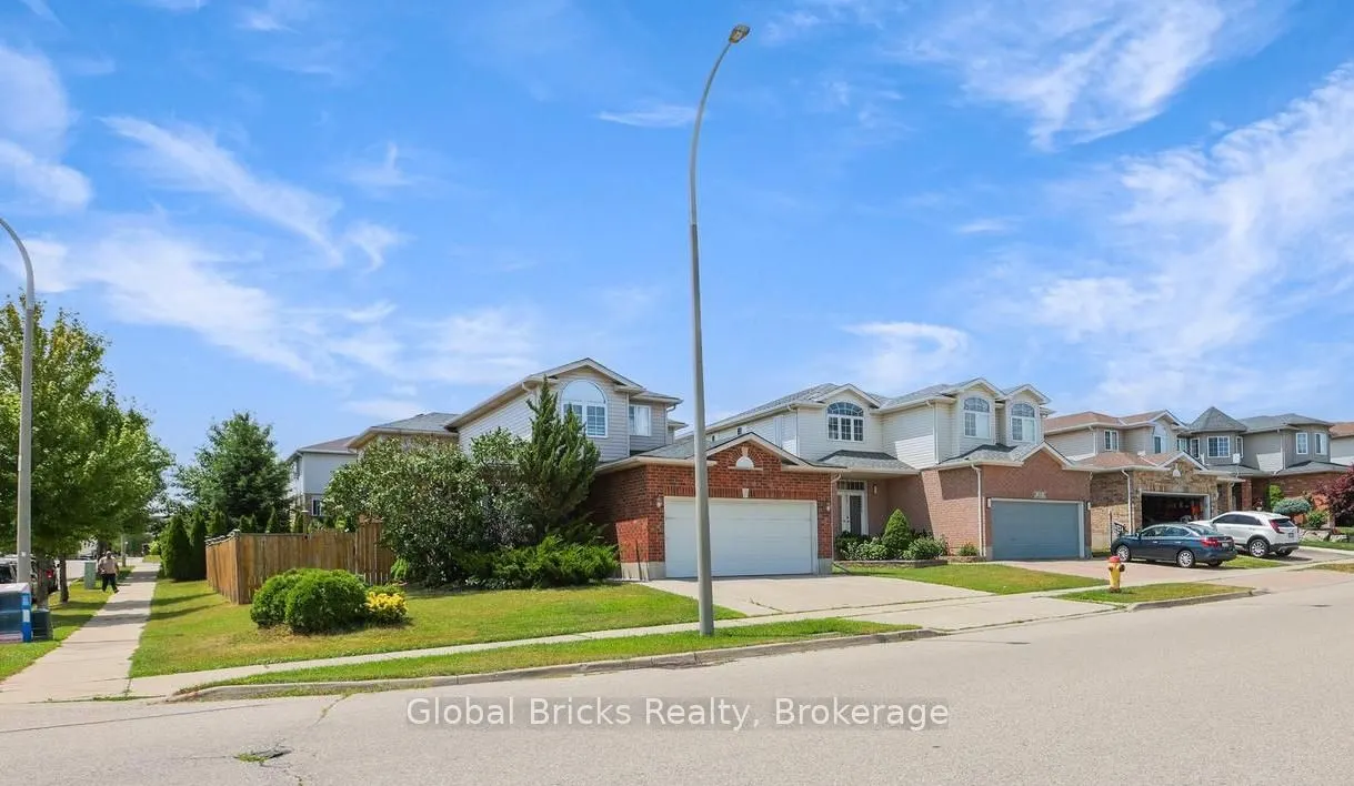 11 Pebblecreek Drive S