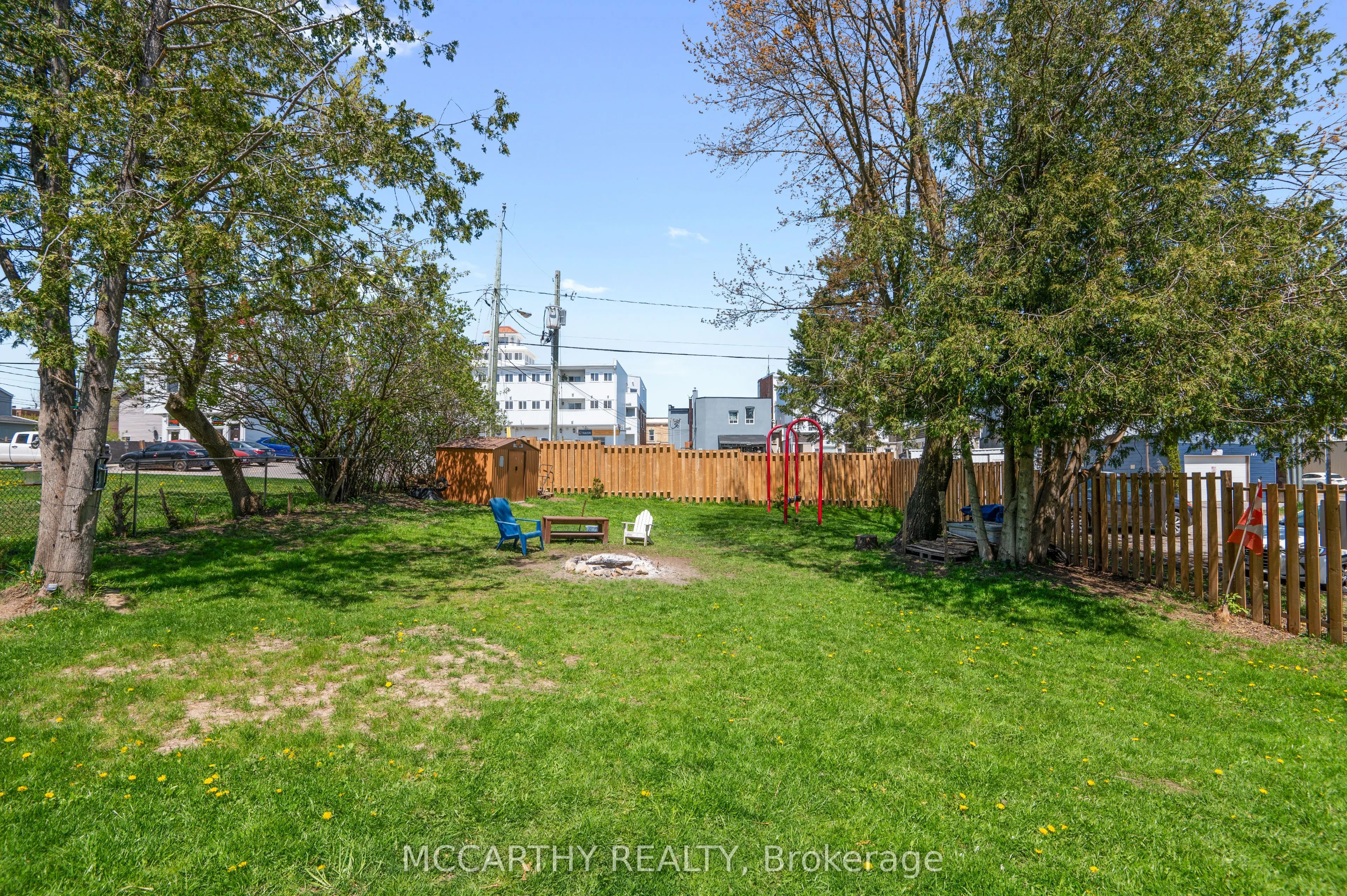130 Wellington Street N