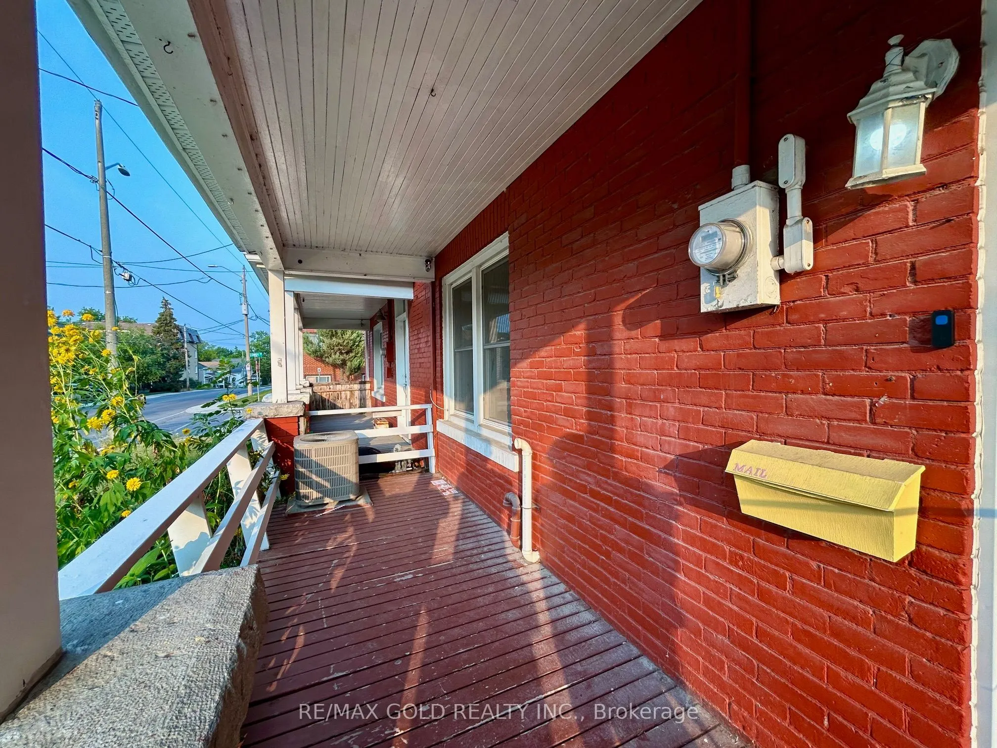 118 Stephen Street N