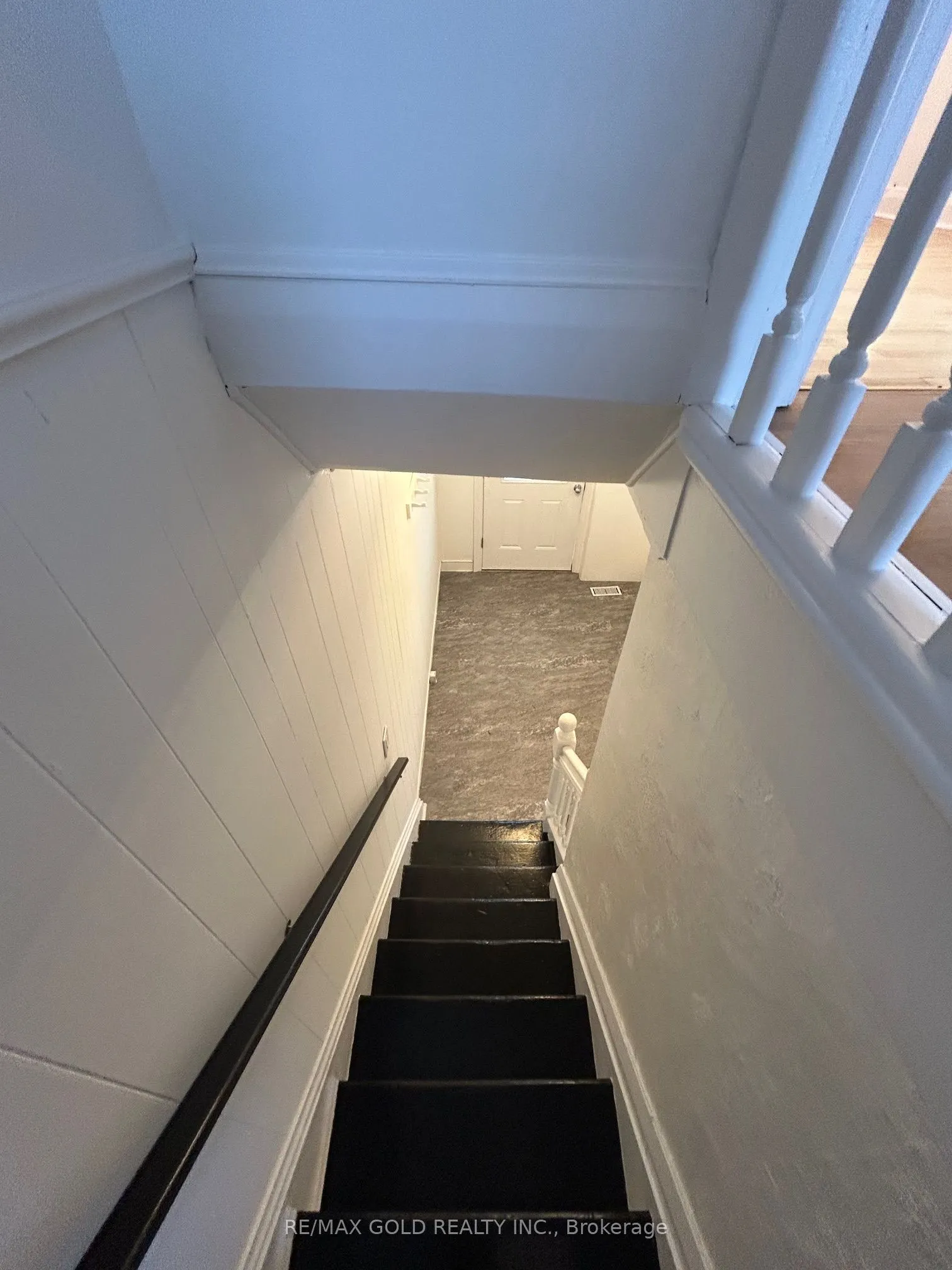 118 Stephen Street N