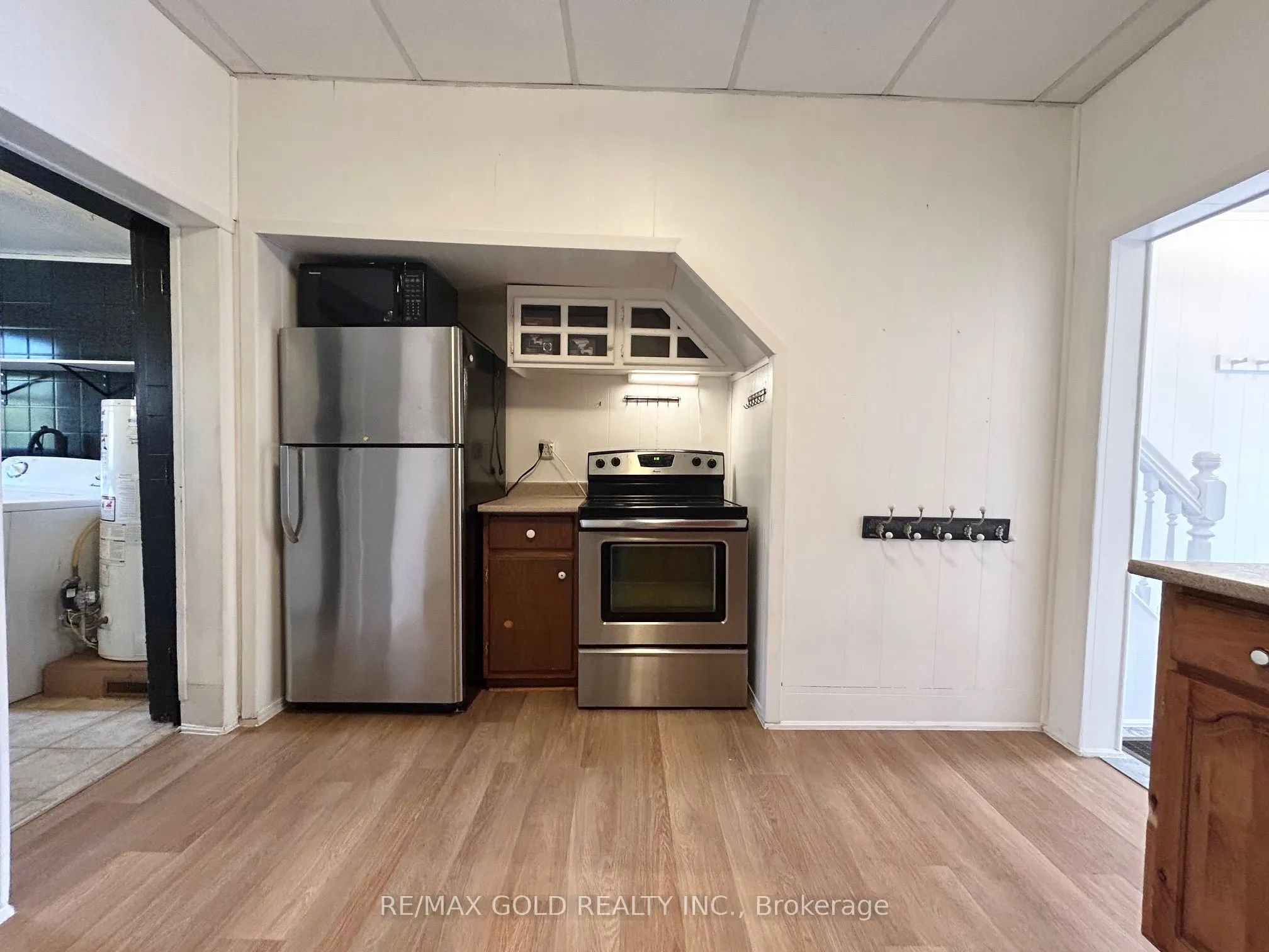 118 Stephen Street N