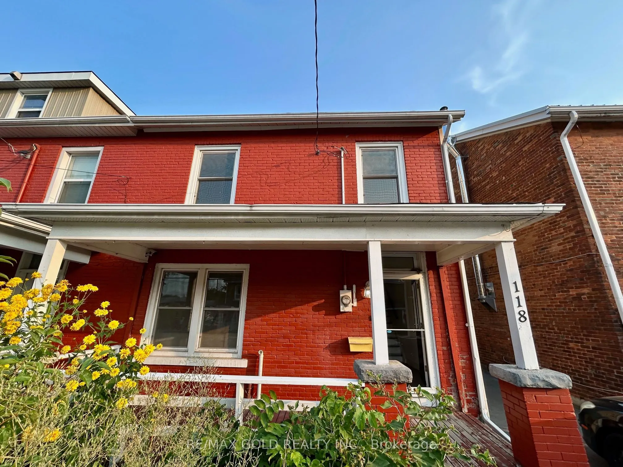 118 Stephen Street N