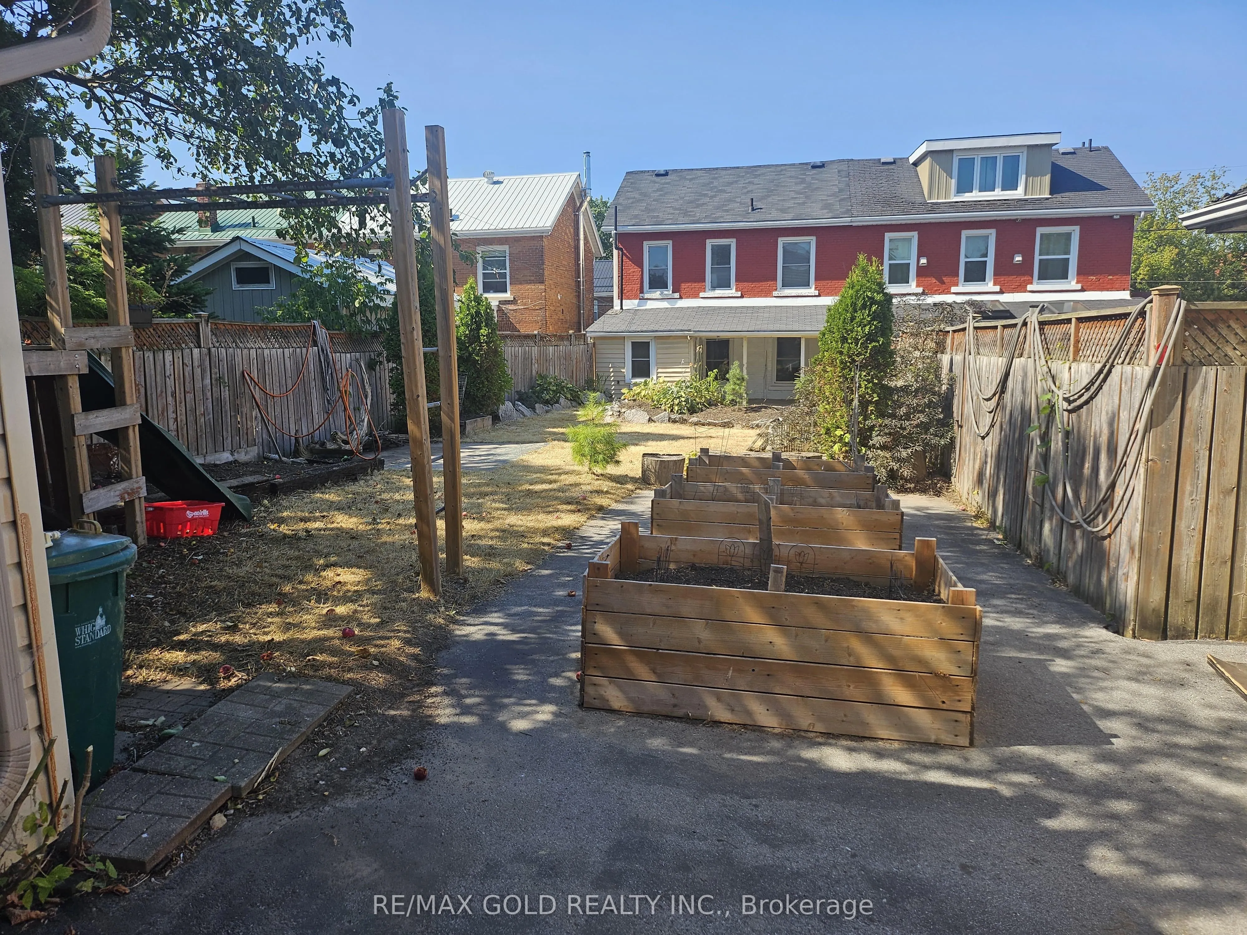 118 Stephen Street N