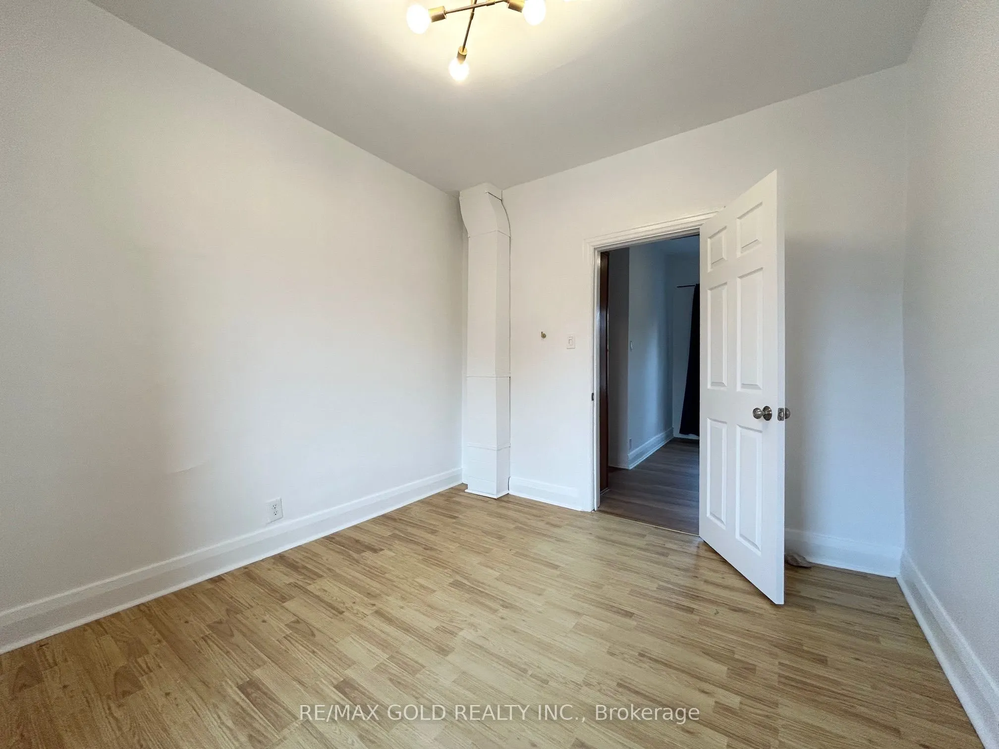 118 Stephen Street N