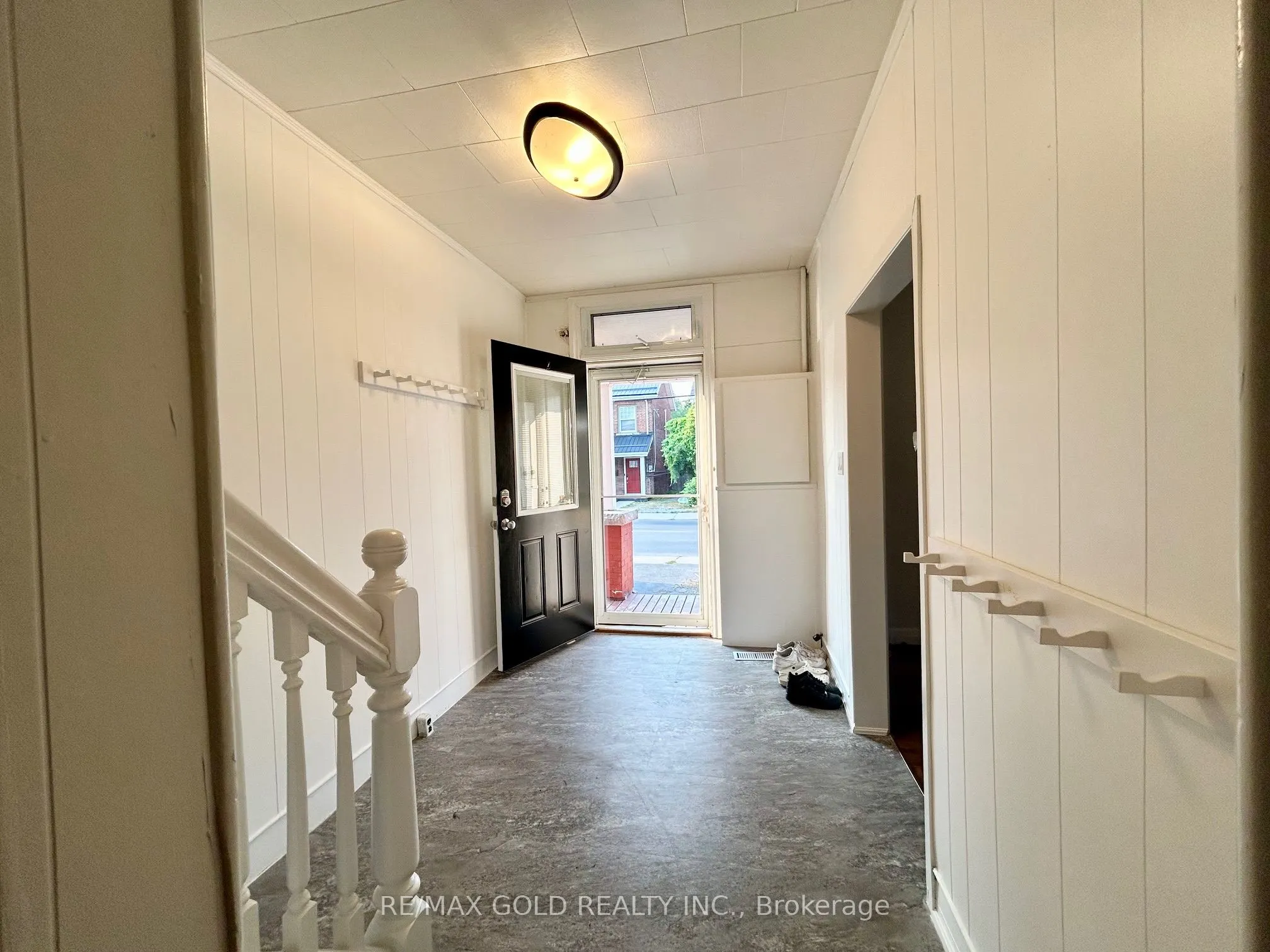 118 Stephen Street N