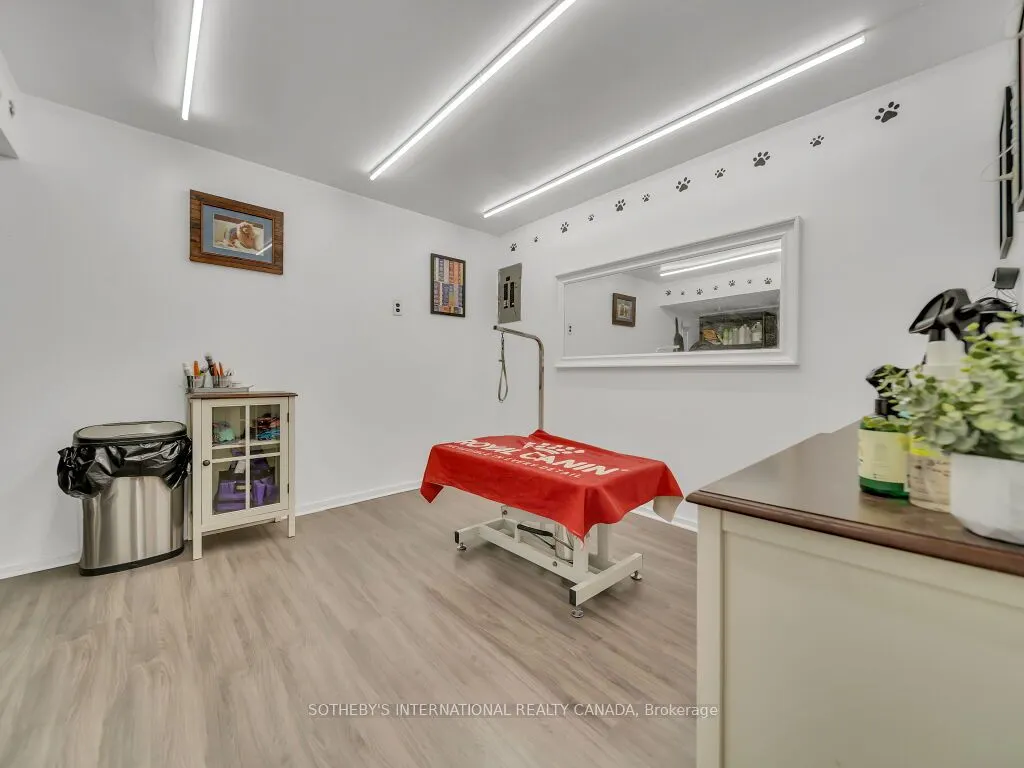 80 Elgin Street N