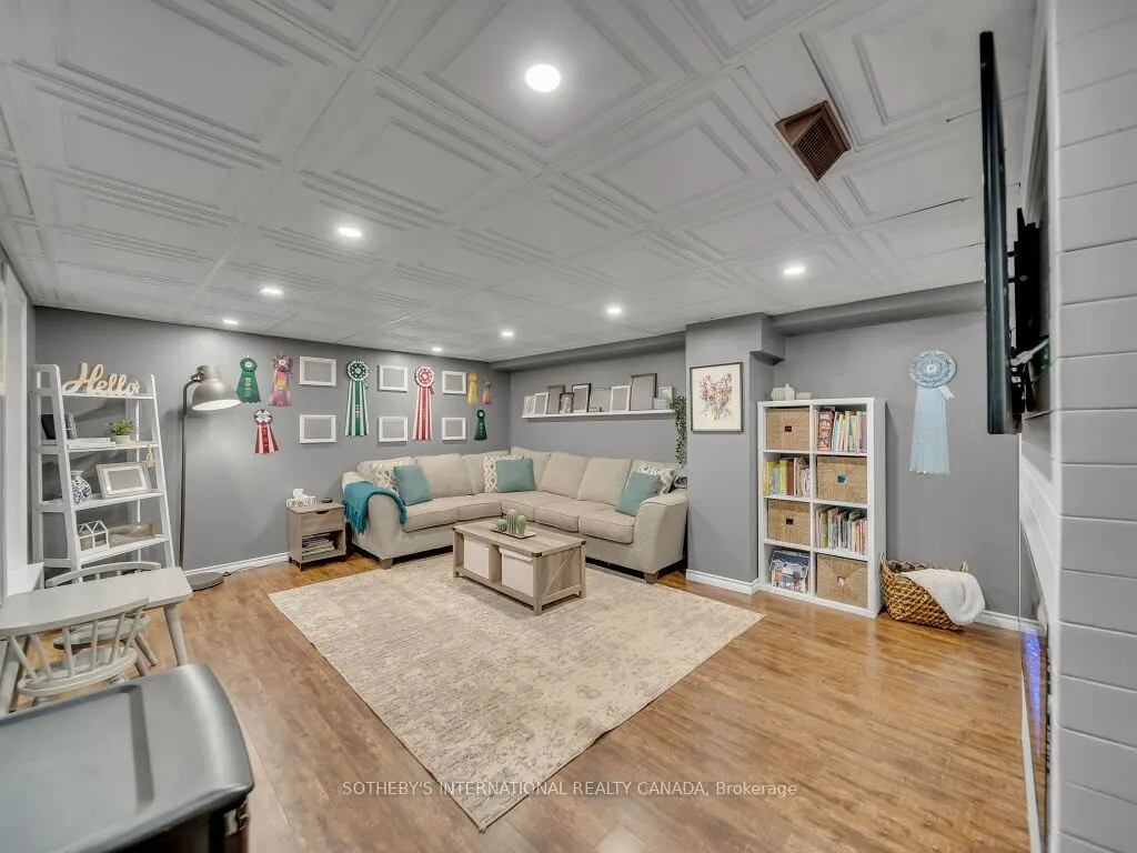 80 Elgin Street N