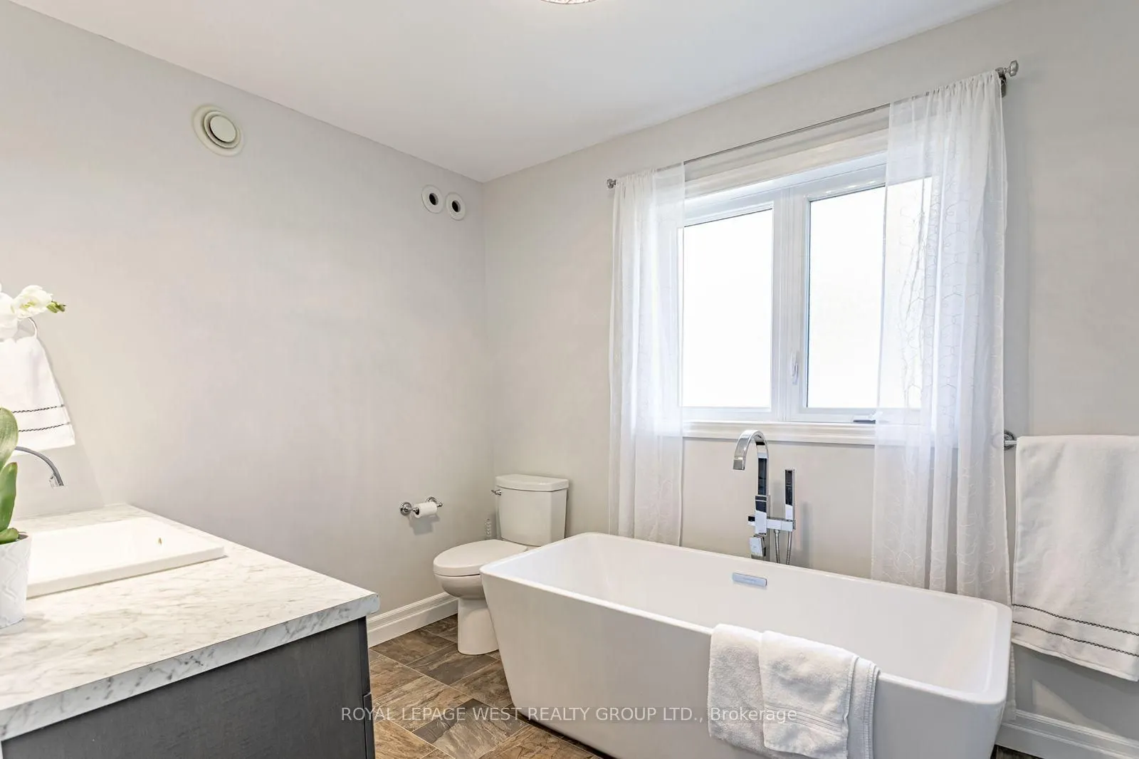 25 Hollingshead Road