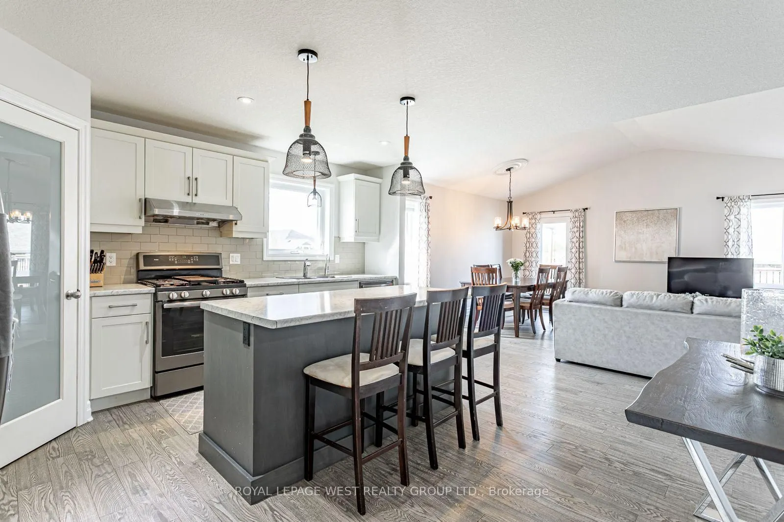 25 Hollingshead Road