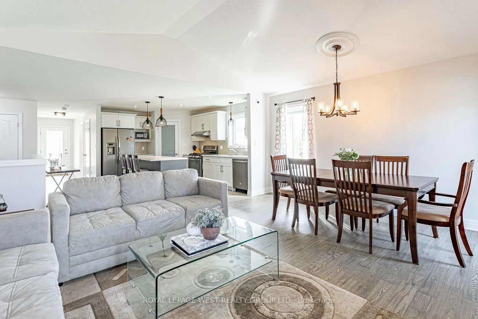 25 Hollingshead Road